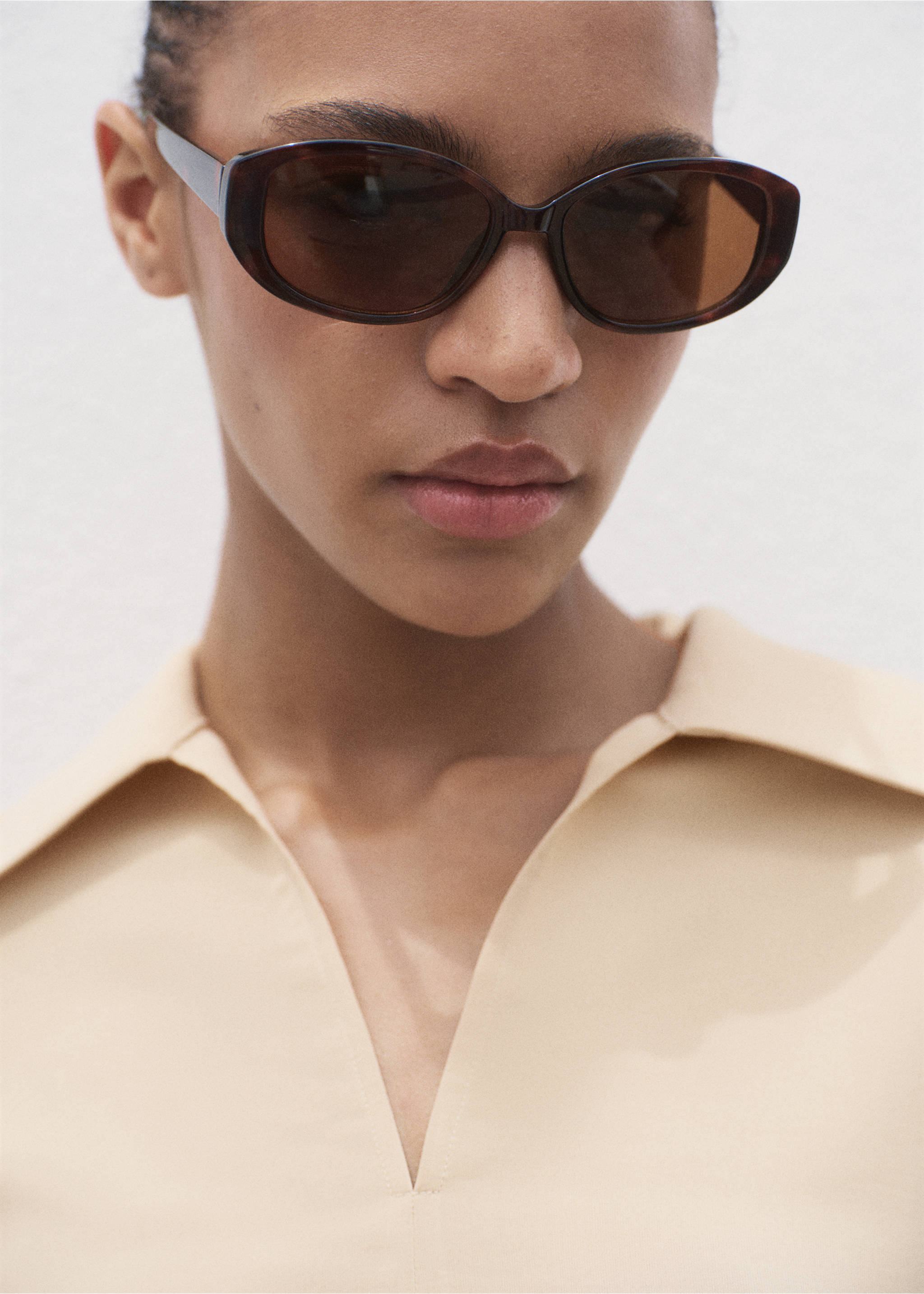 Oversized three-quarter sleeve shirt - Details of the article 1, Sand. Ref: 17014091-00.