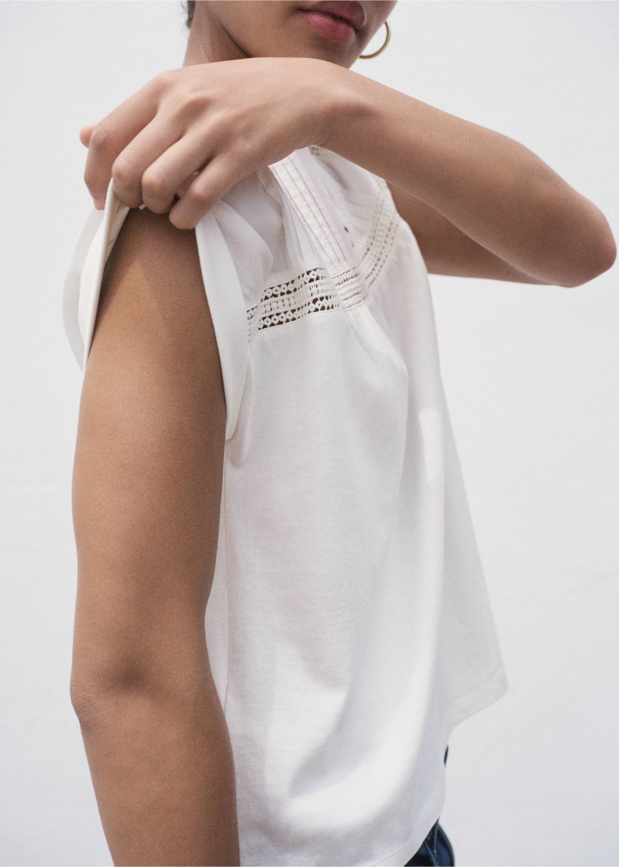 T-shirt coton détails ajourés - Détail de l'article 1, Blanc cassé. Ref: 17014098-00.