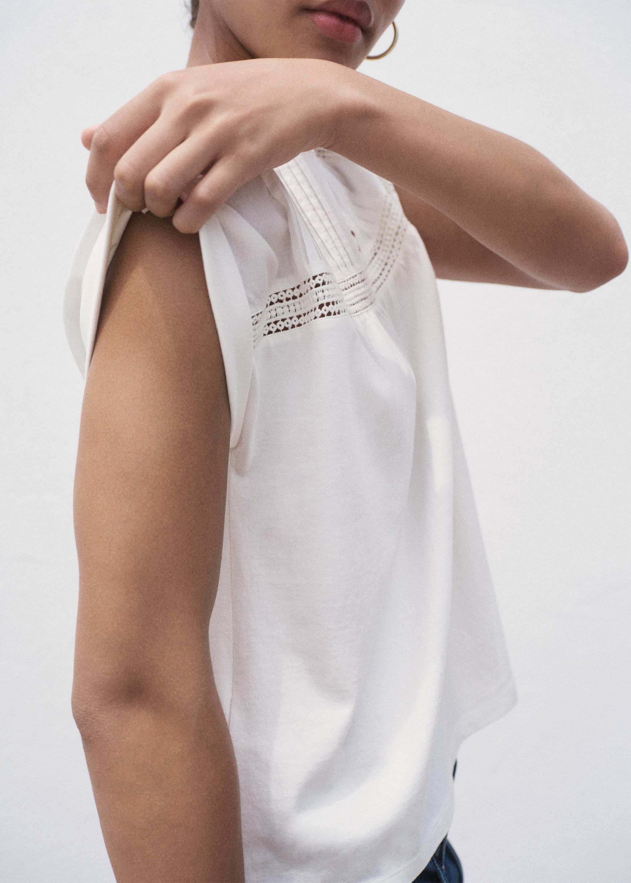 T-shirt coton détails ajourés - Détail de l'article 1