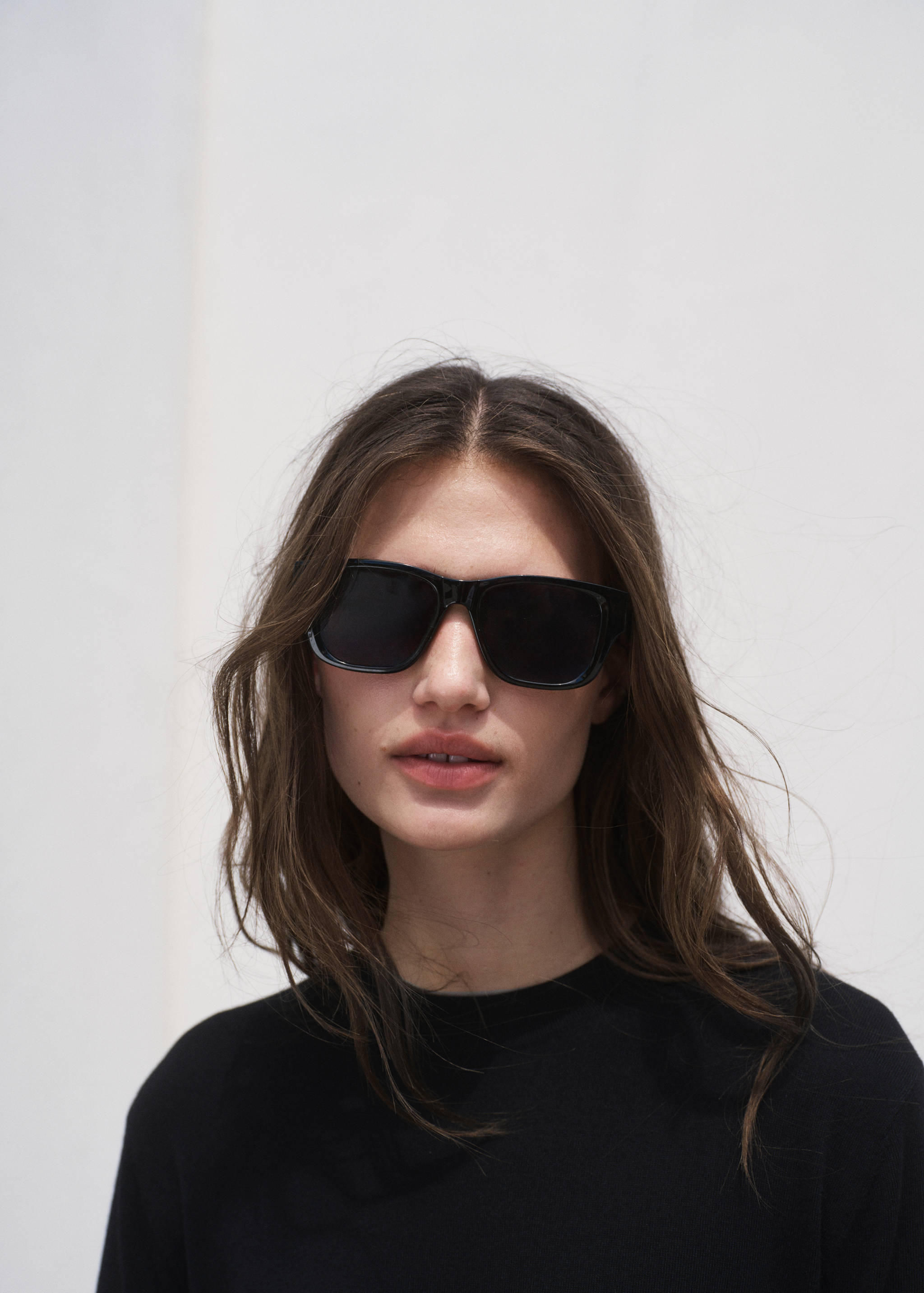 Short-sleeved fine-knit sweater - Medium plane