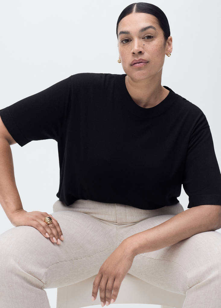 Short-sleeved fine-knit sweater — Black