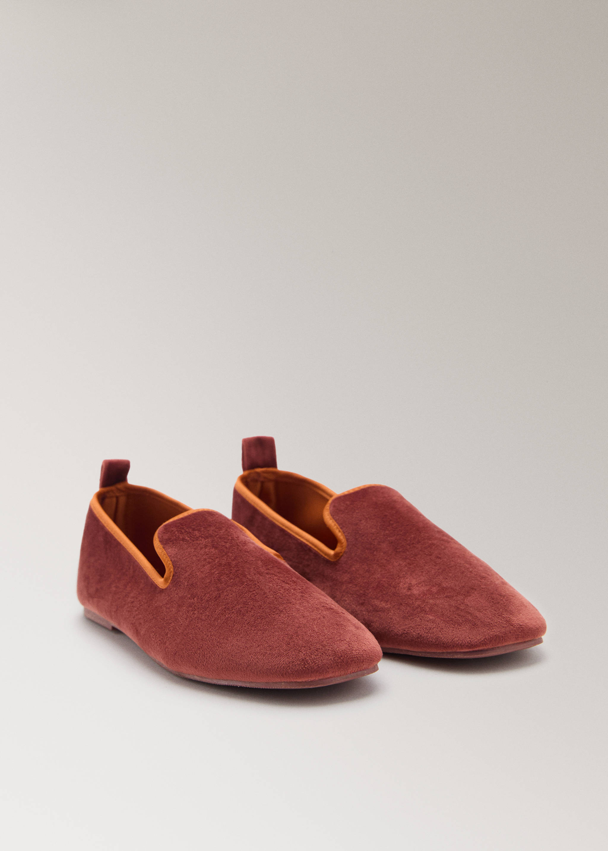 Velour slippers with piping - Medium plane