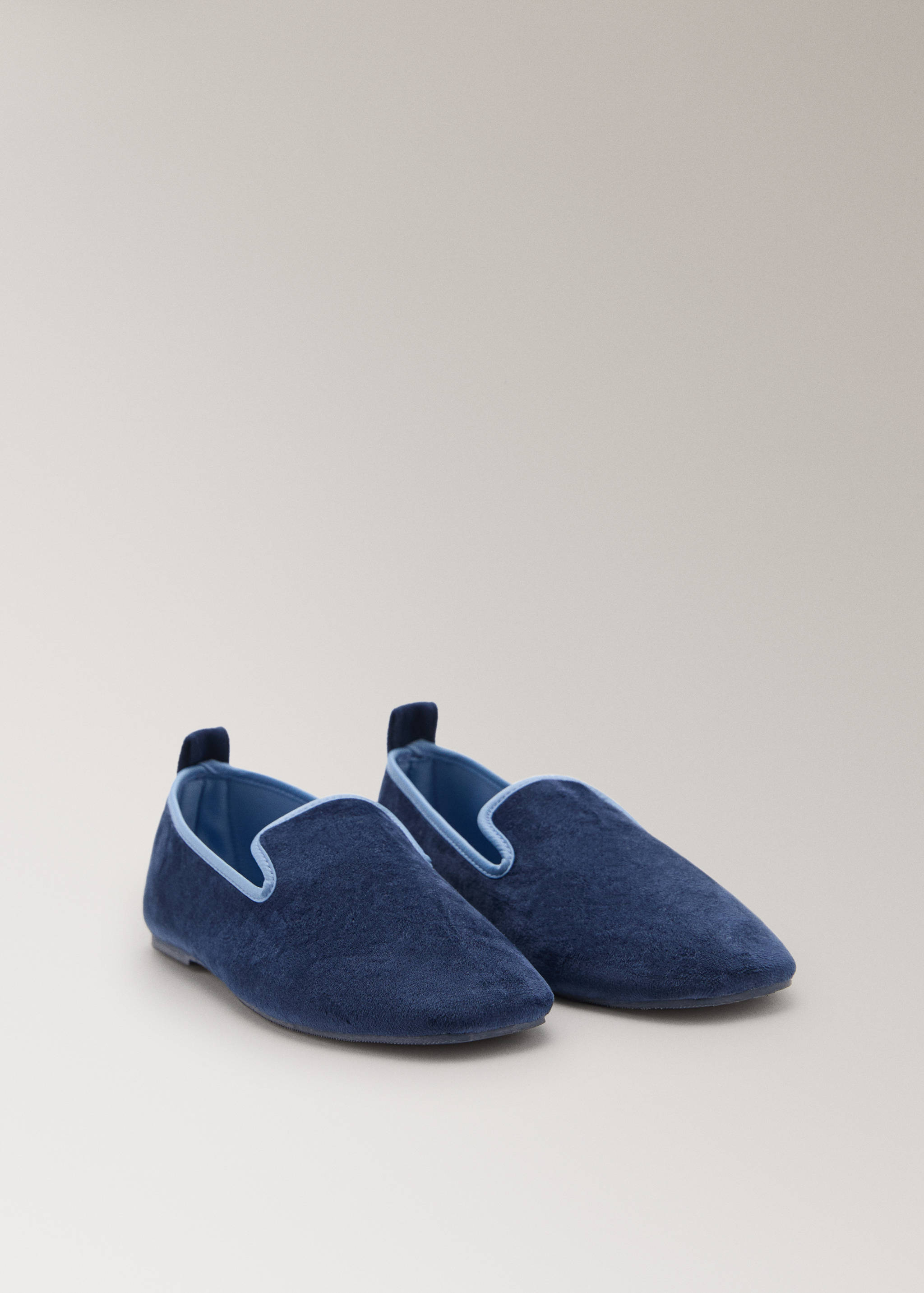 Velour slippers with piping - Medium plane