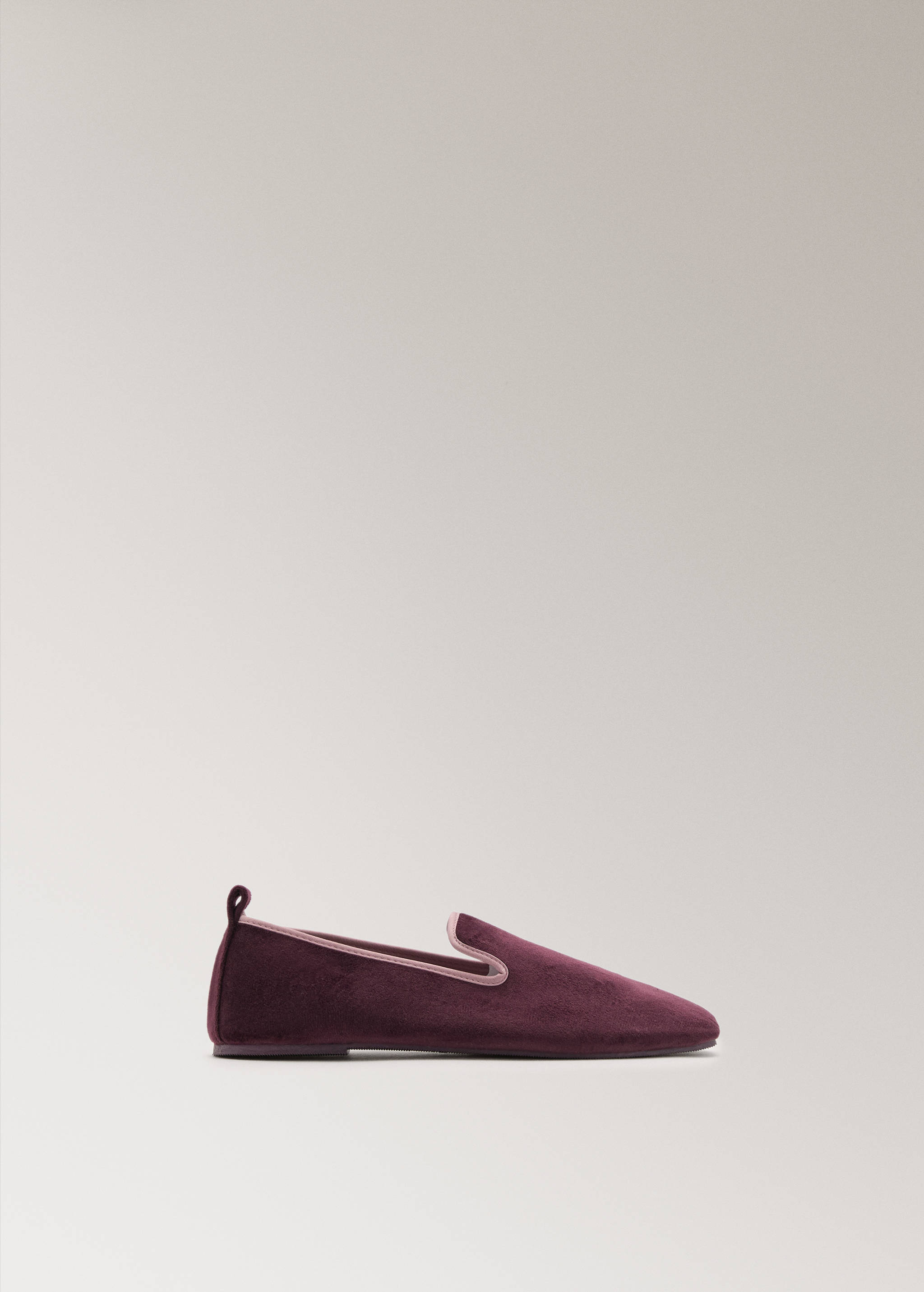 Velour slippers with piping - Article without model