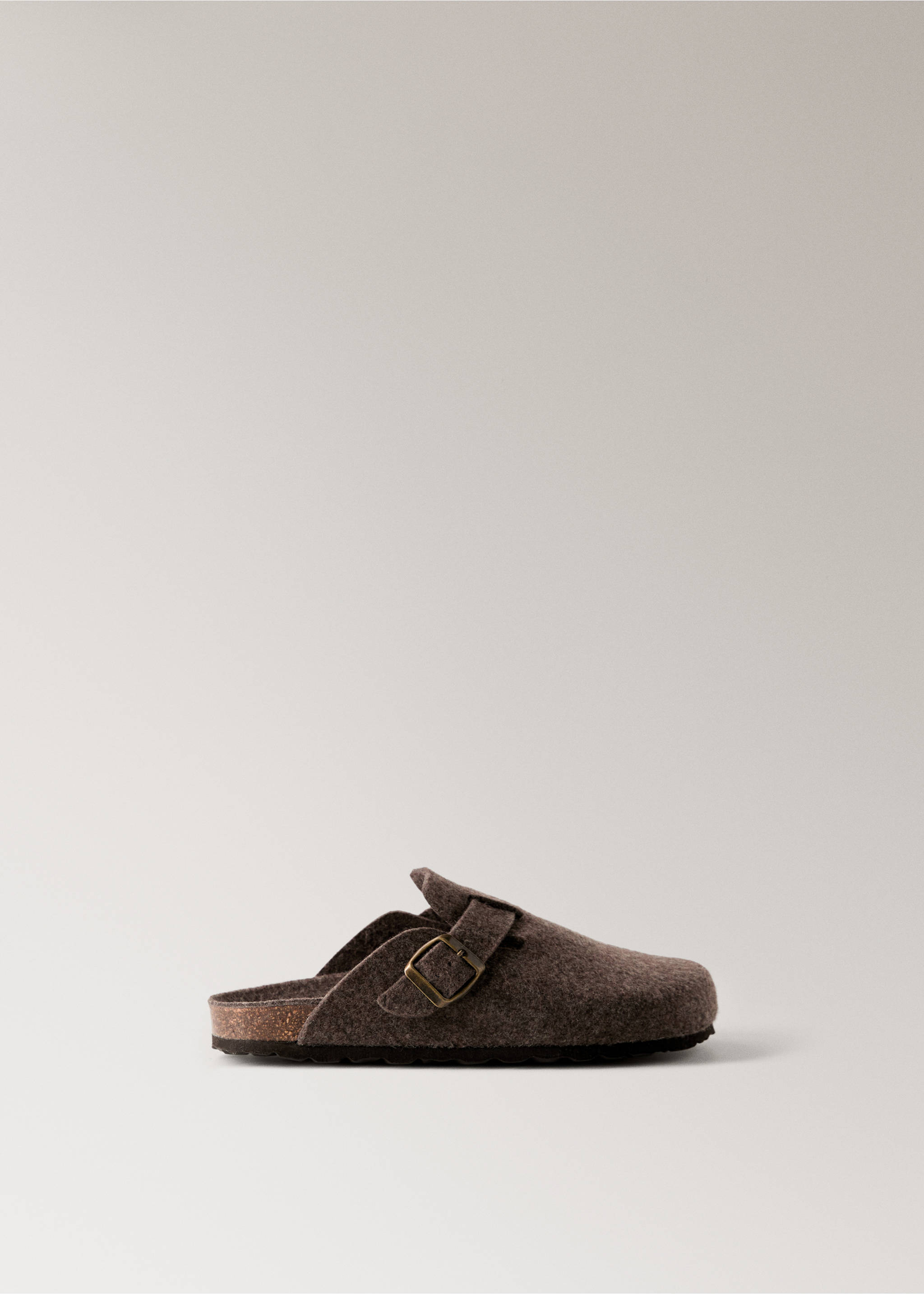 Chaussons en feutre - Article sans modèle, Marron moyen. Ref: 17014116-00.