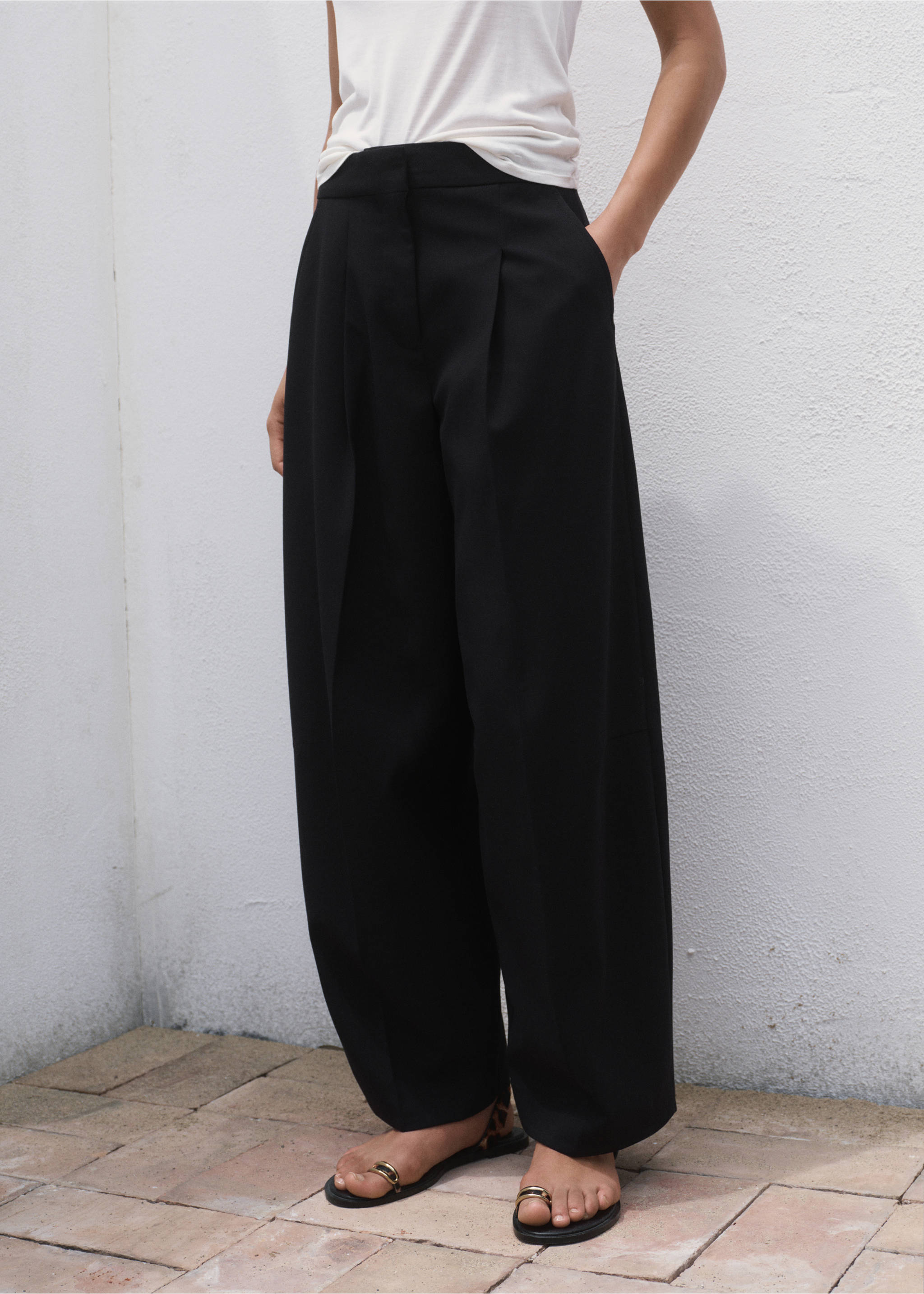 Pleated wide leg trousers - Medium plane, Black. Ref: 17014122-00.