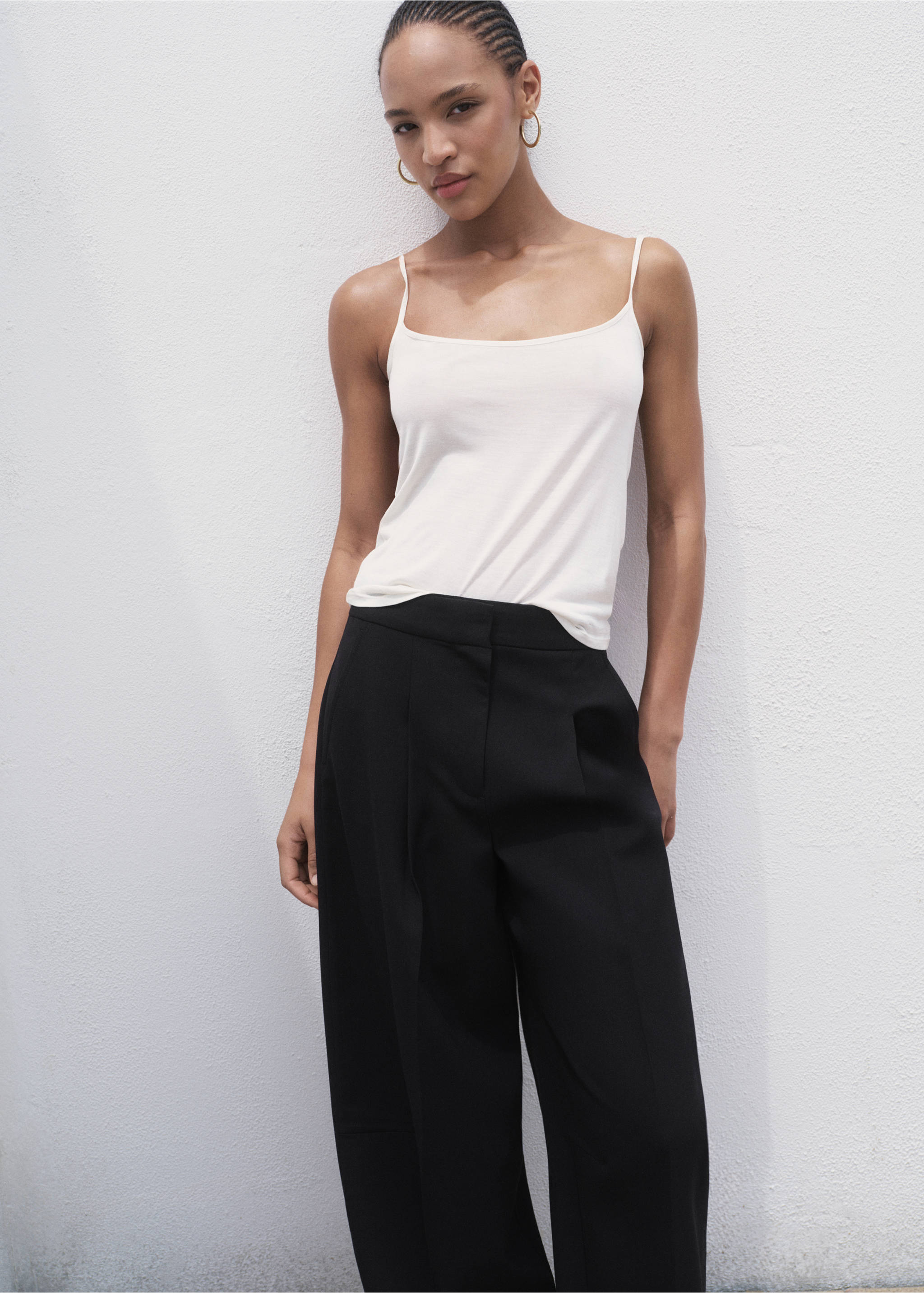 Pleated wide leg trousers - Details of the article 1, Black. Ref: 17014122-00.