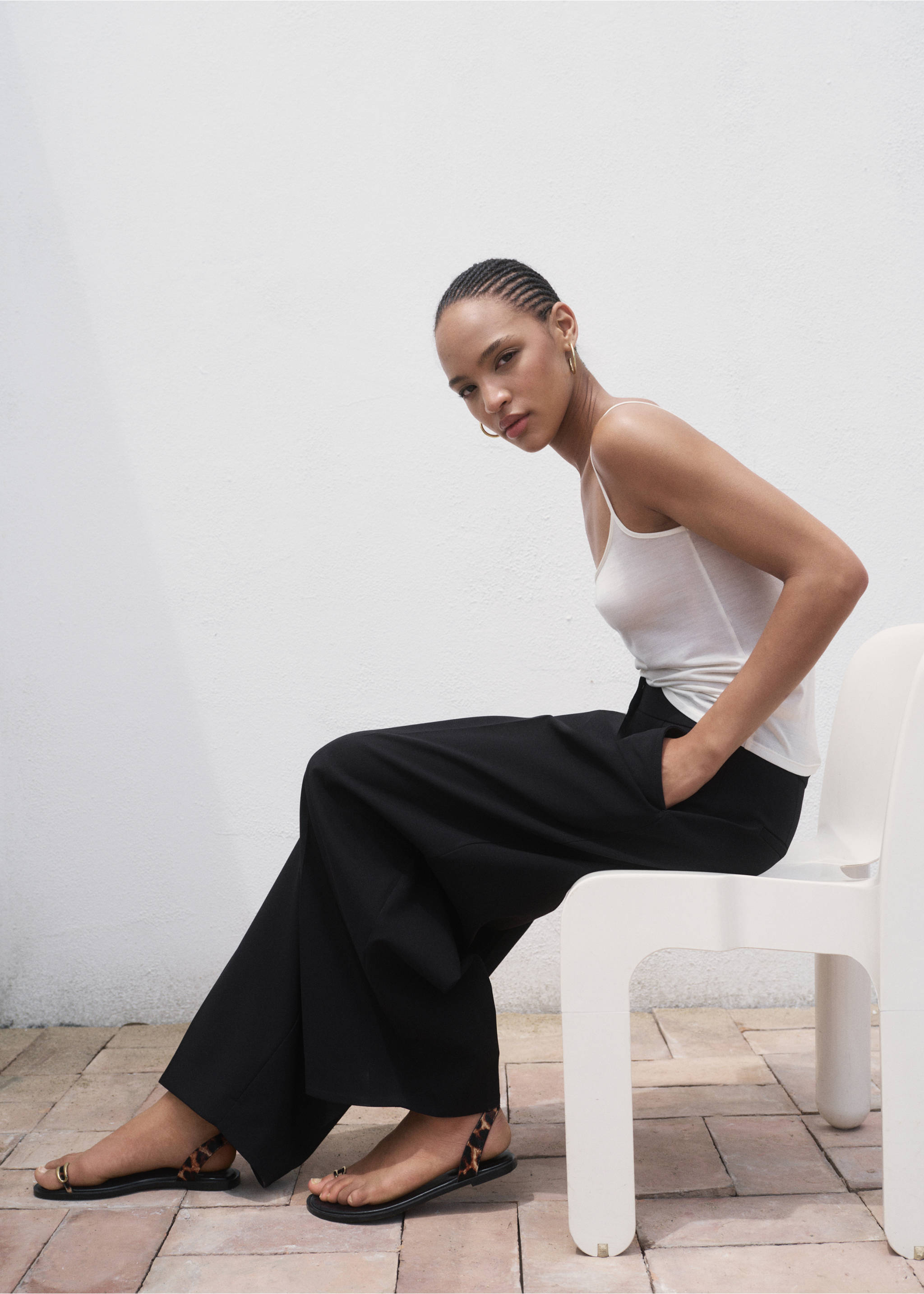 Pleated wide leg trousers - Details of the article 2, Black. Ref: 17014122-00.