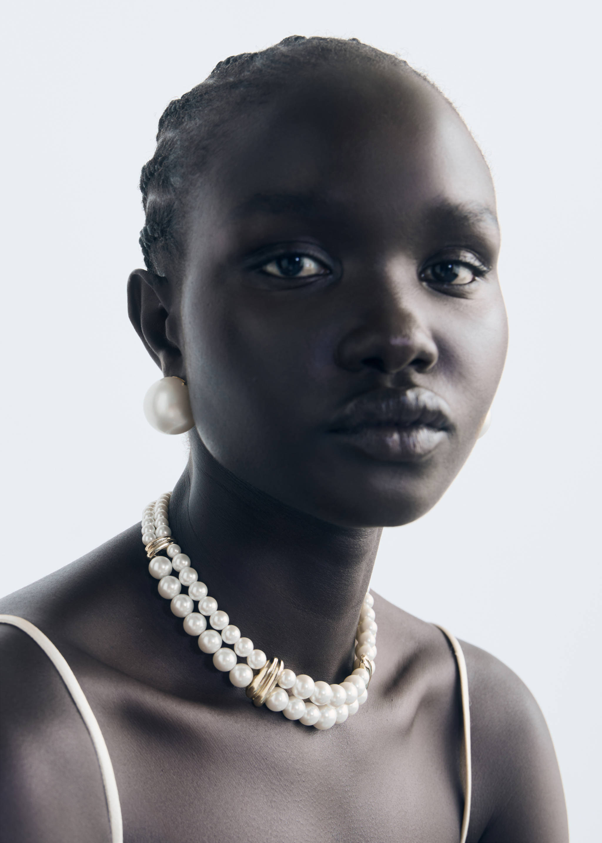 Pearl earrings - General plane