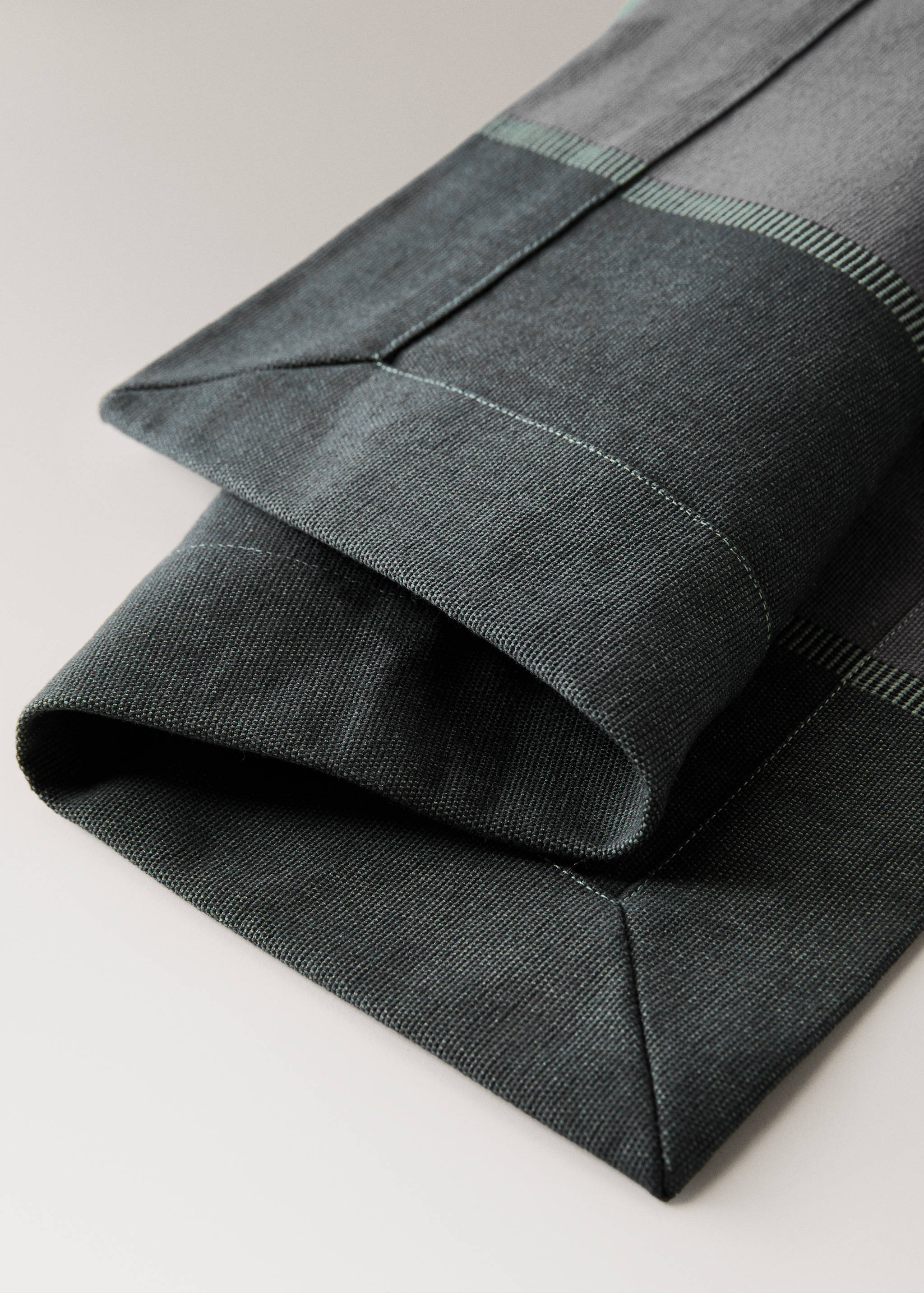 Cotton placemats with coloured stripes - Details of the article 1