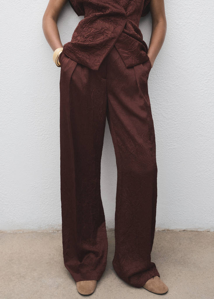 Straight-leg crinkled-effect trousers — Chocolate