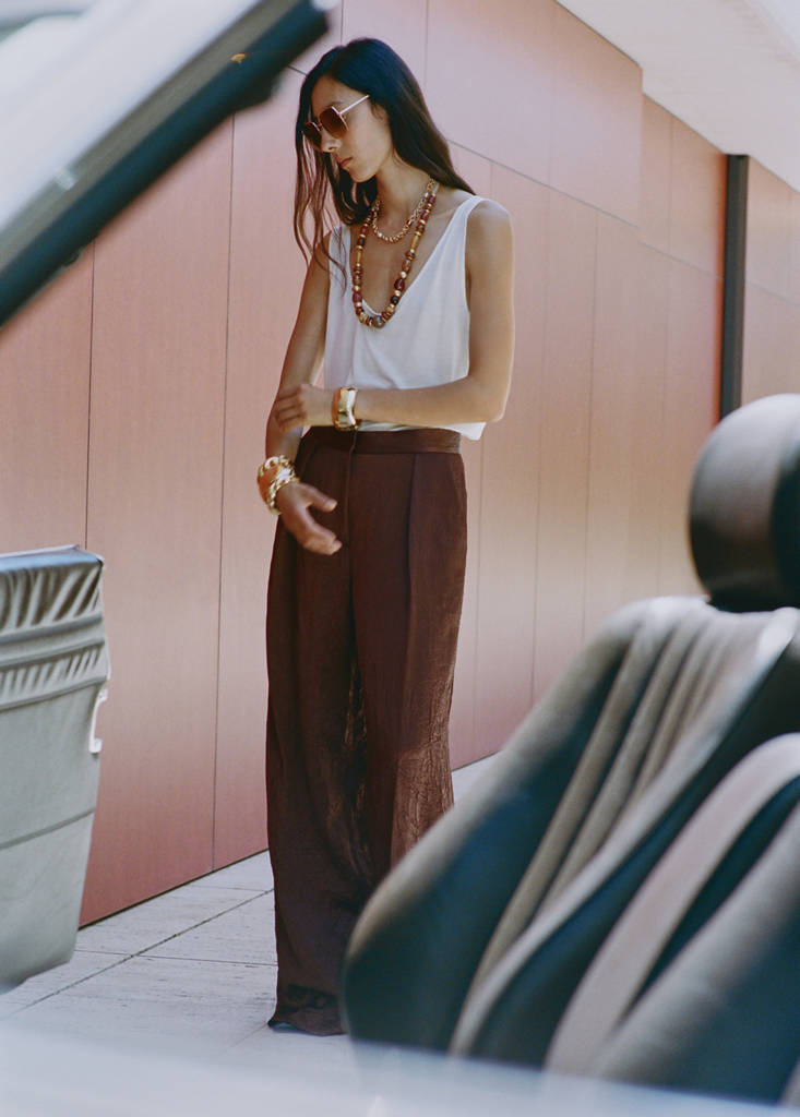 Straight-leg crinkled-effect trousers — Chocolate
