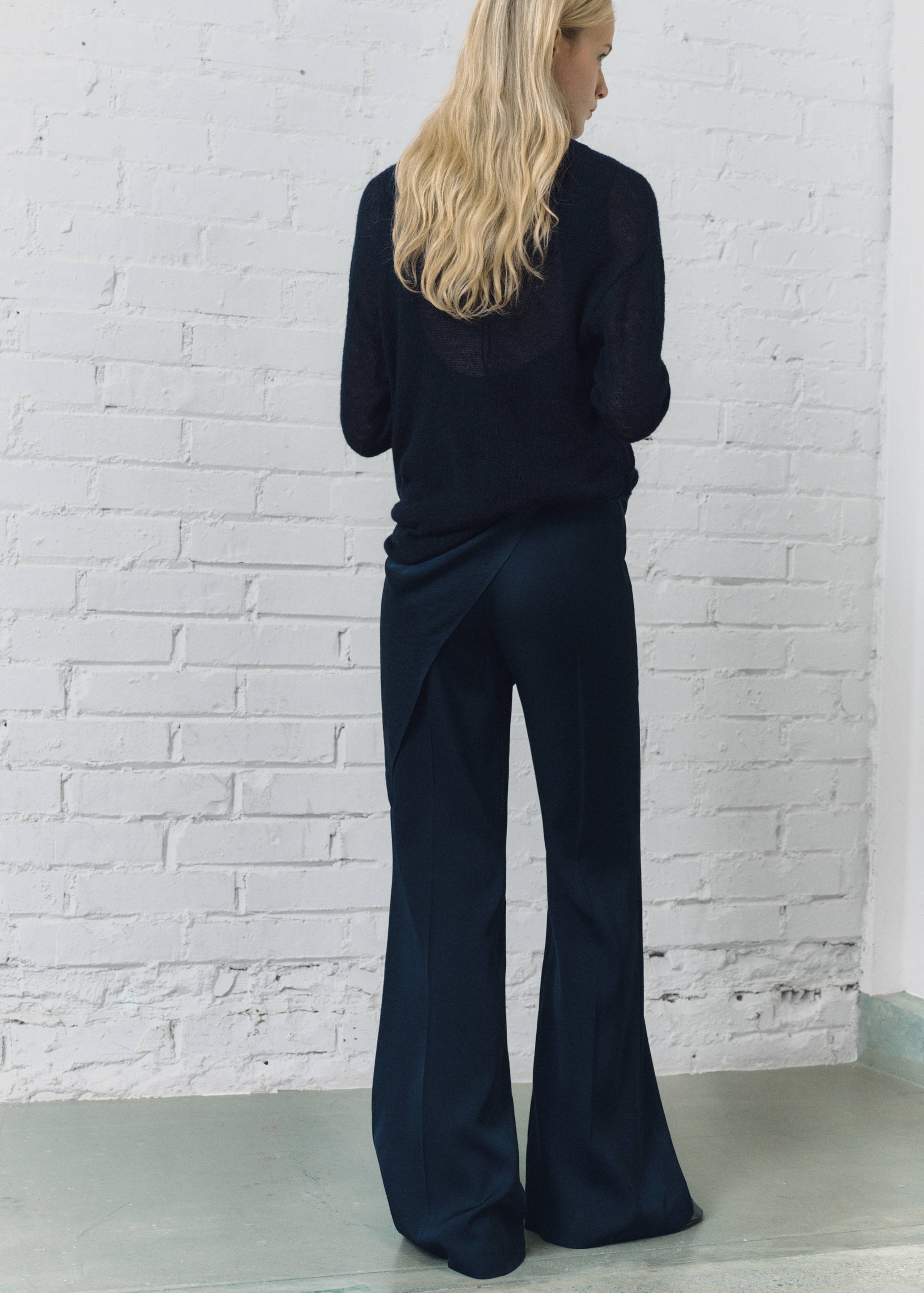 Long flared trousers - Reverse of the article