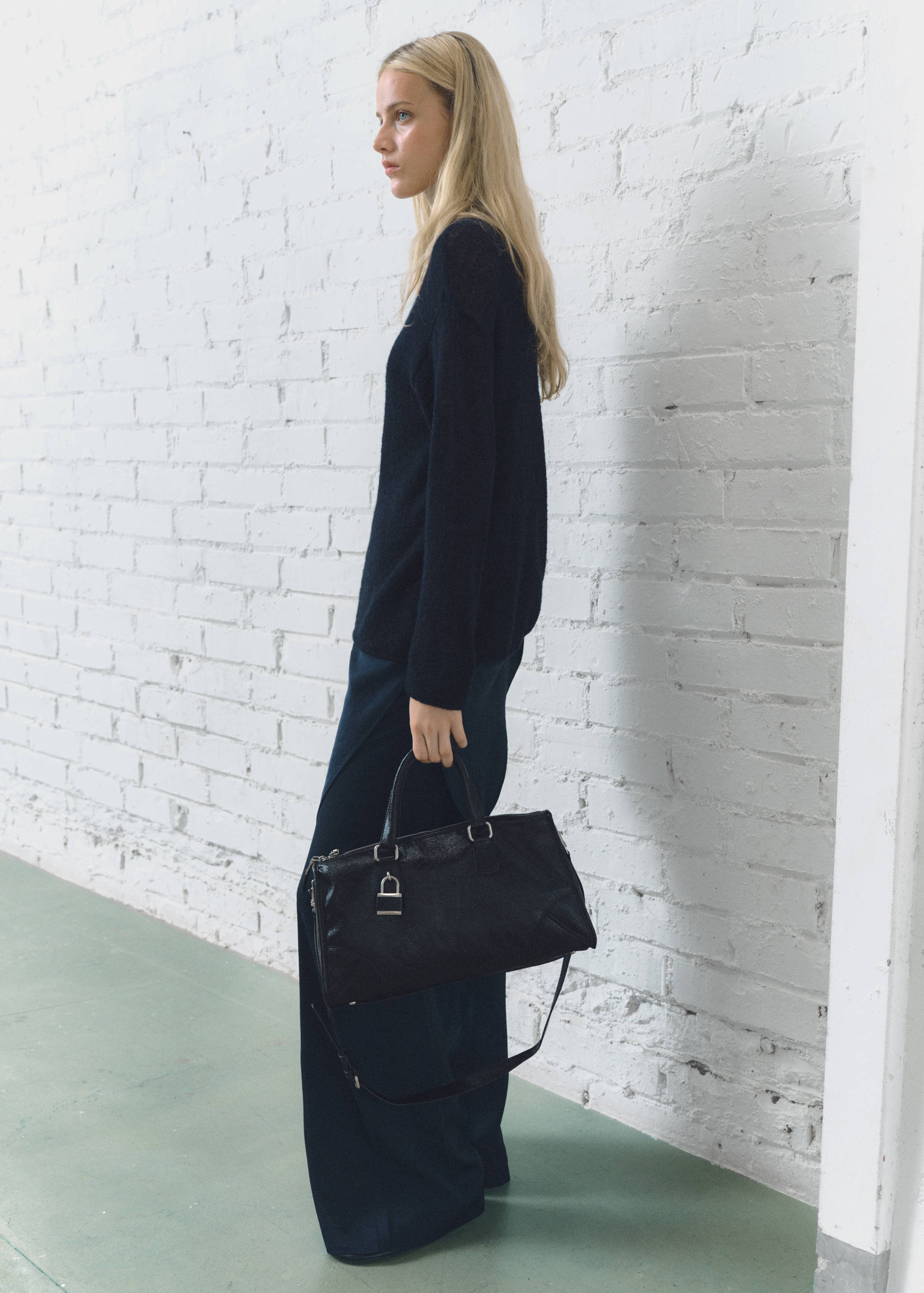 Long flared trousers - Details of the article 2