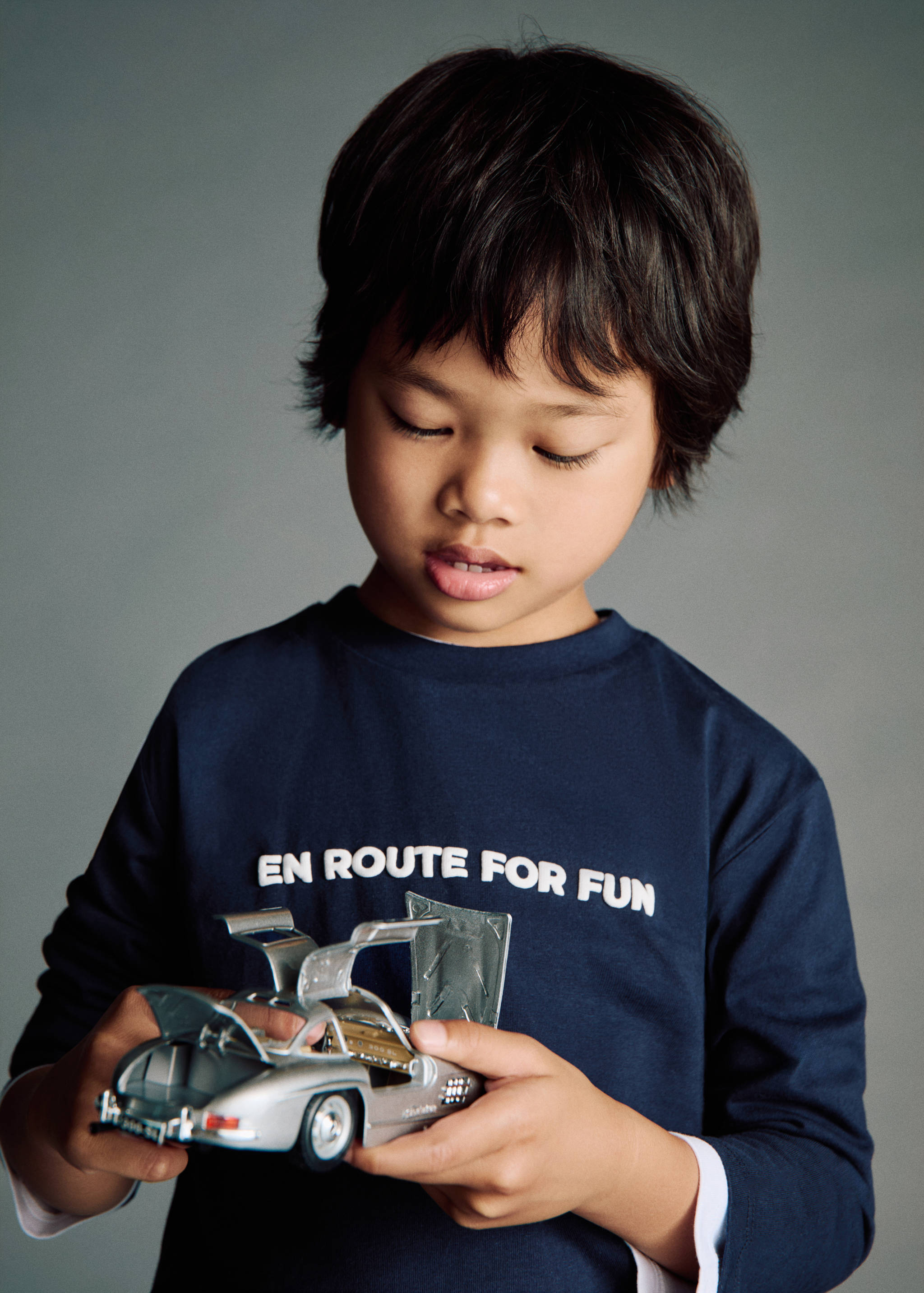 Embossed printed t-shirt - General plane