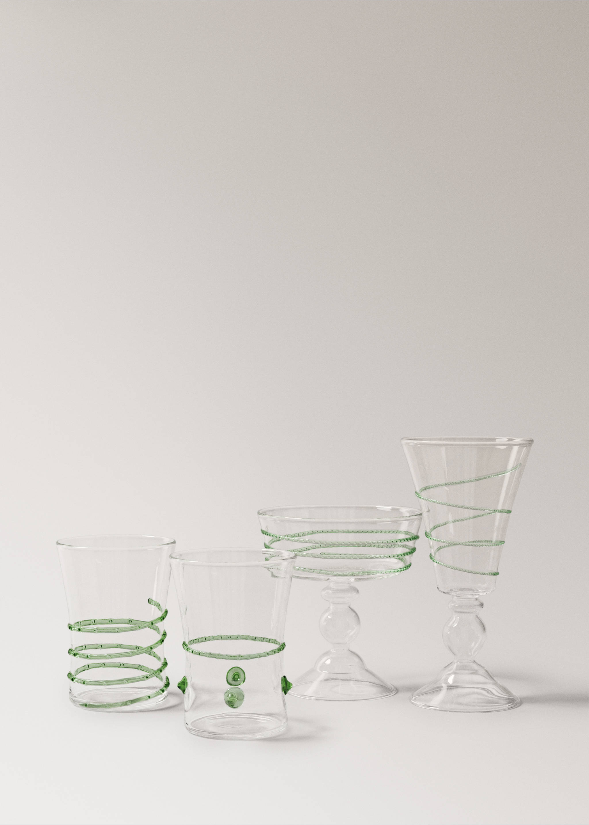 Borosilicate glass vase with spiral relief - Details of the article 3, Off White. Ref: 17014447-00.