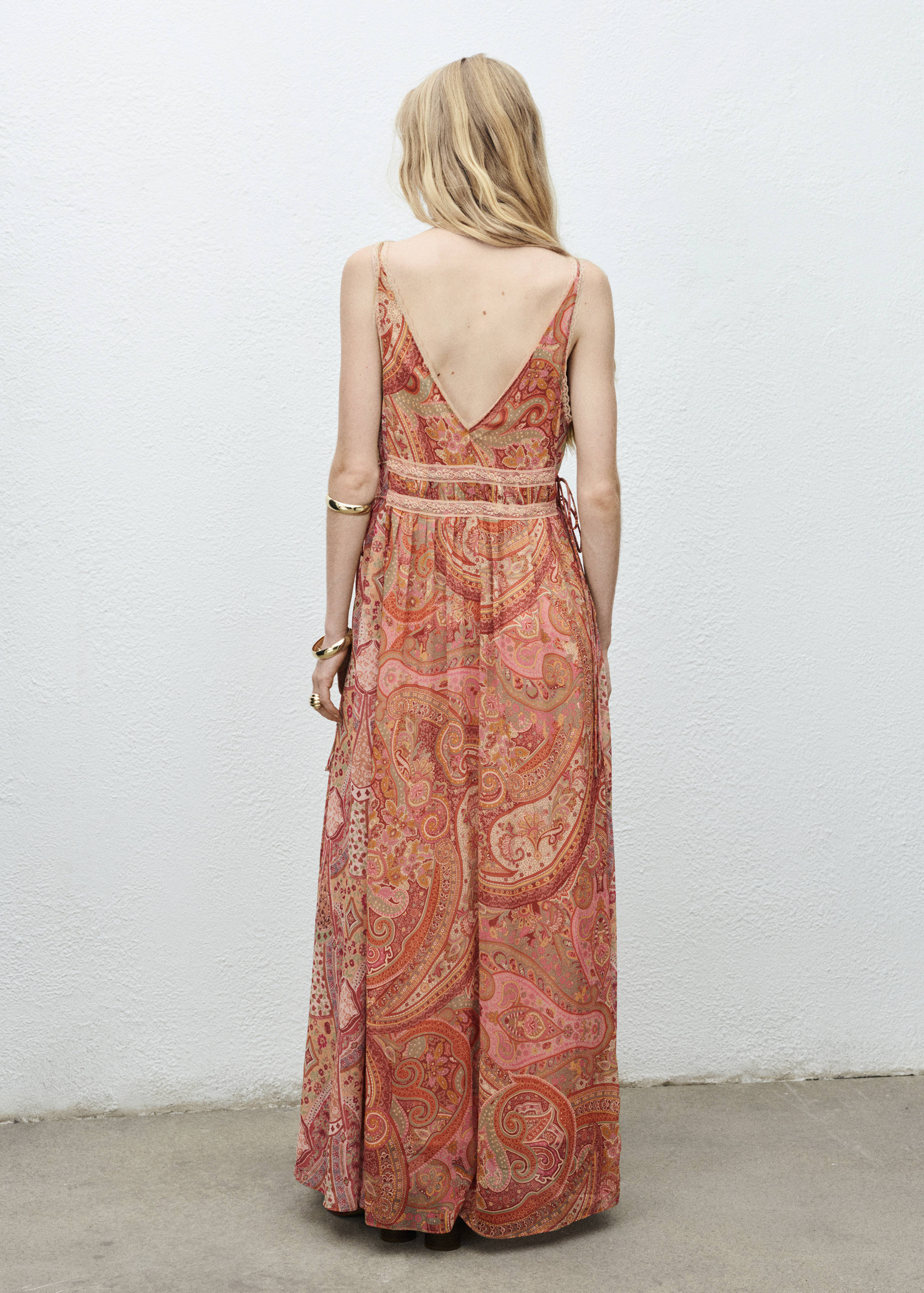 Kasmjírmintás csipkés ruha - A cikk hátulja