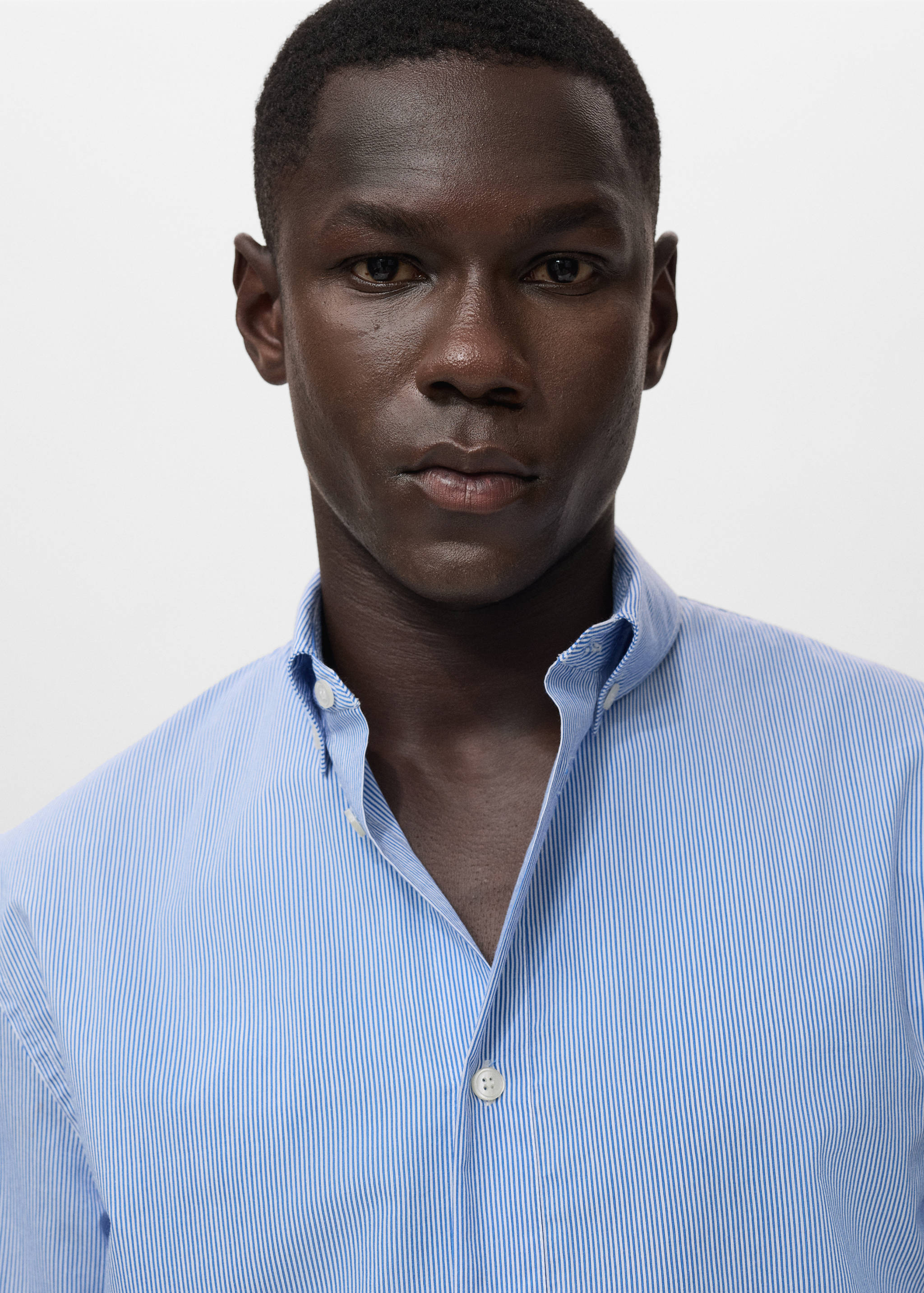 Camisa de algodão às riscas regular fit - Pormenor do artigo 1