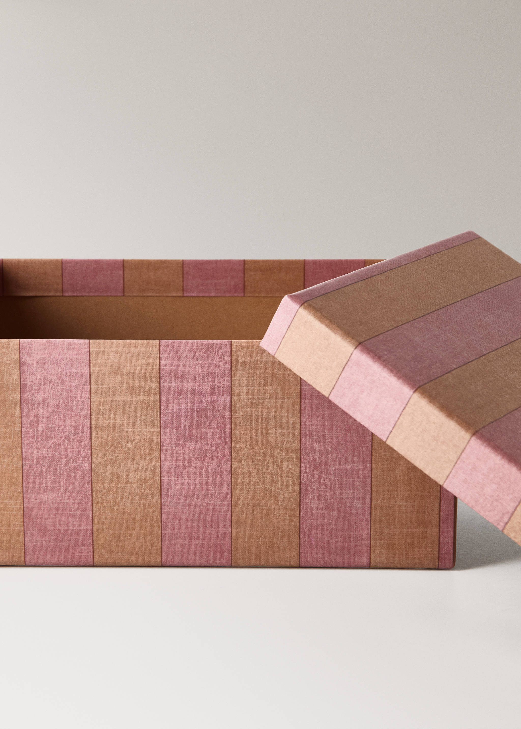 Small children’s box with print - Details of the article 2