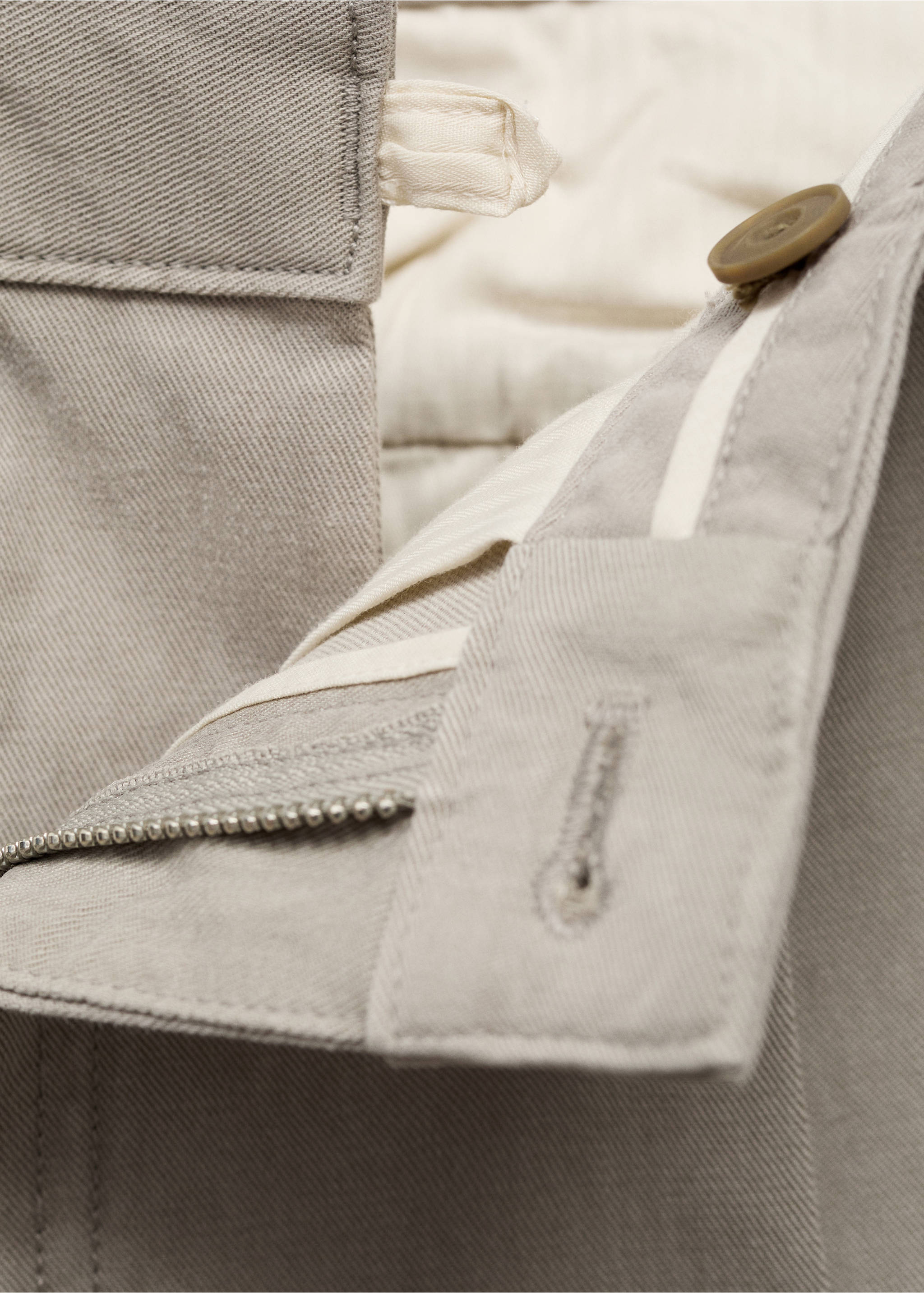 Pantalon droit à plis en coton lyocell - Détail de l'article 0, Gris clair/pastel. Ref: 17015142-00.