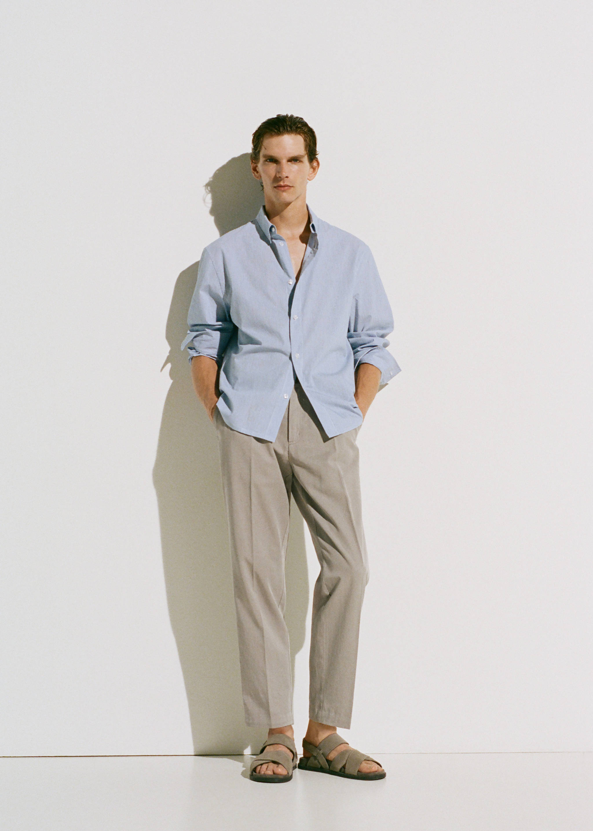 Pantalon droit à plis en coton lyocell - Détail de l'article 3, Gris clair/pastel. Ref: 17015142-00.