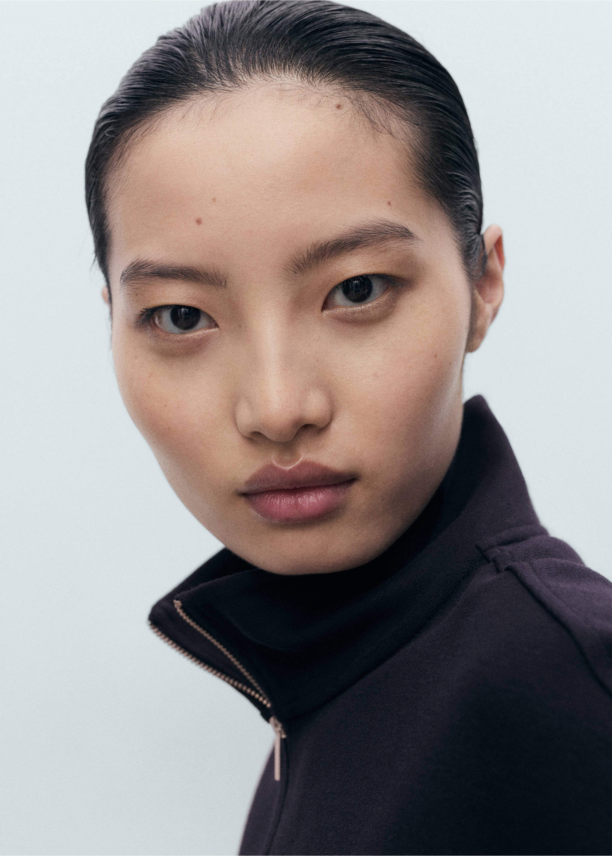 Turtleneck sweatshirt with zip - Details of the article 1, Navy. Ref: 17015171-00.
