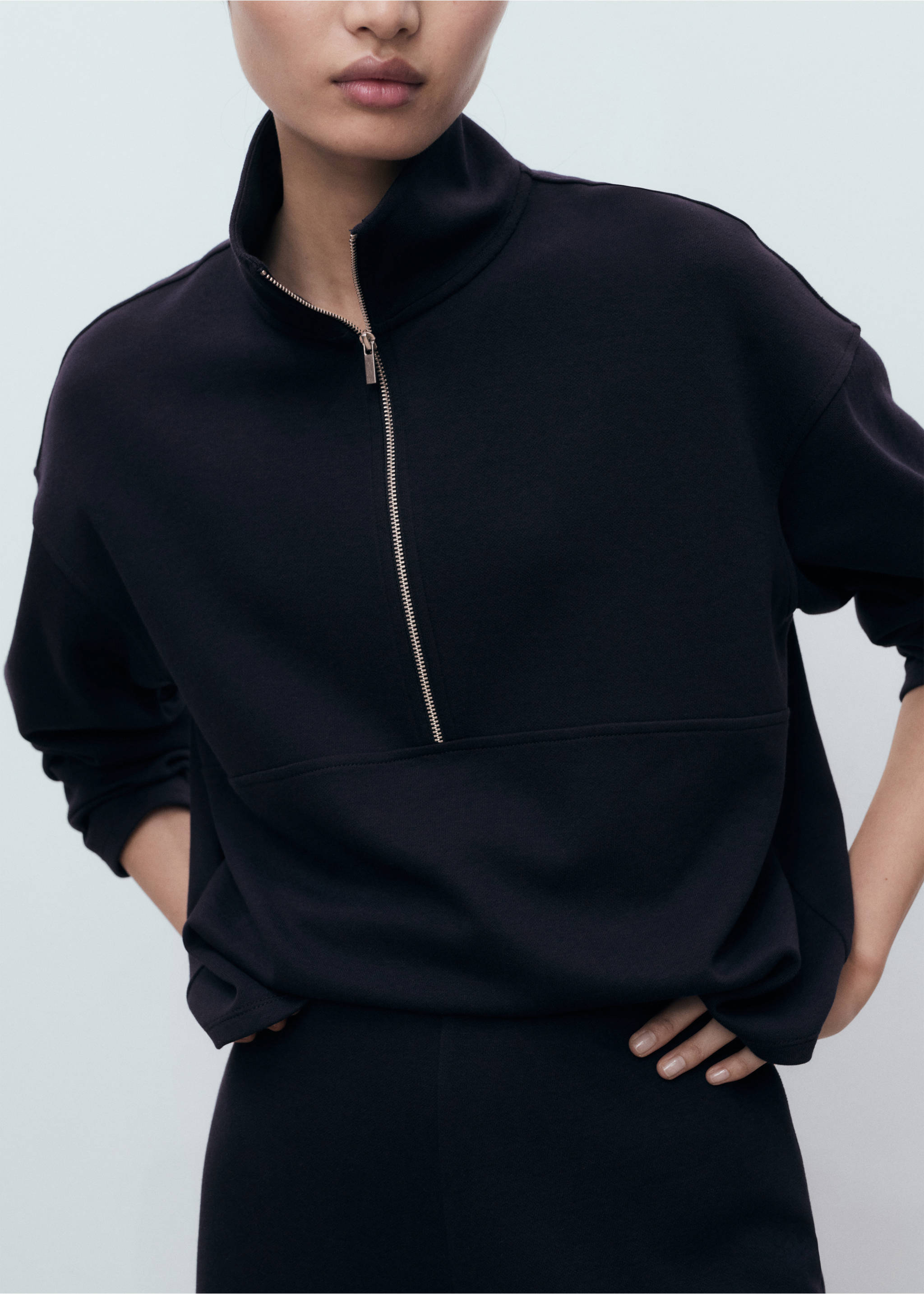Turtleneck sweatshirt with zip - Details of the article 3, Navy. Ref: 17015171-00.
