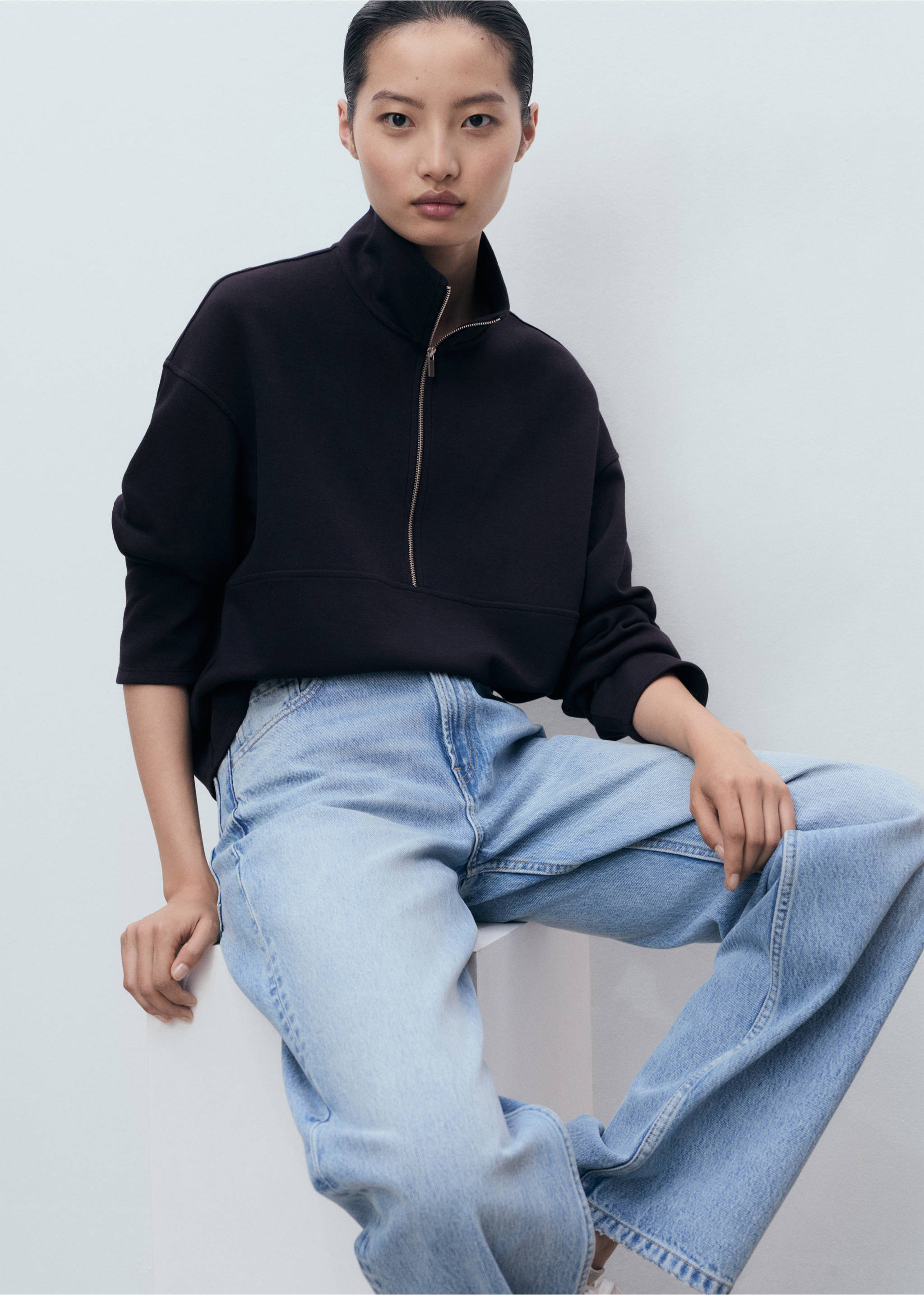 Turtleneck sweatshirt with zip - Details of the article 2, Navy. Ref: 17015171-00.