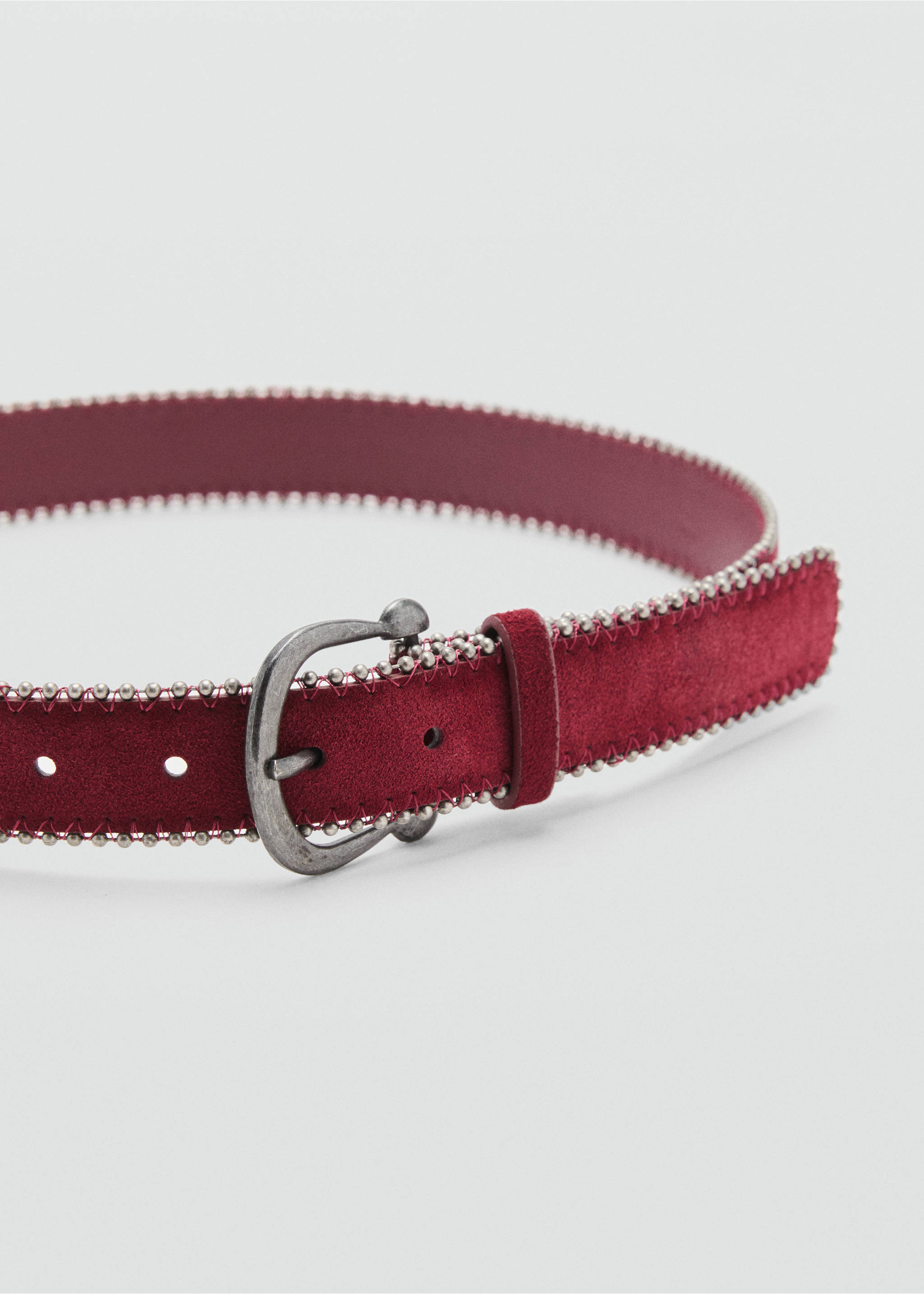 Замшевый ремень с металлическими шариками - Средний план, Бургундия. Ref: 17015173-00.