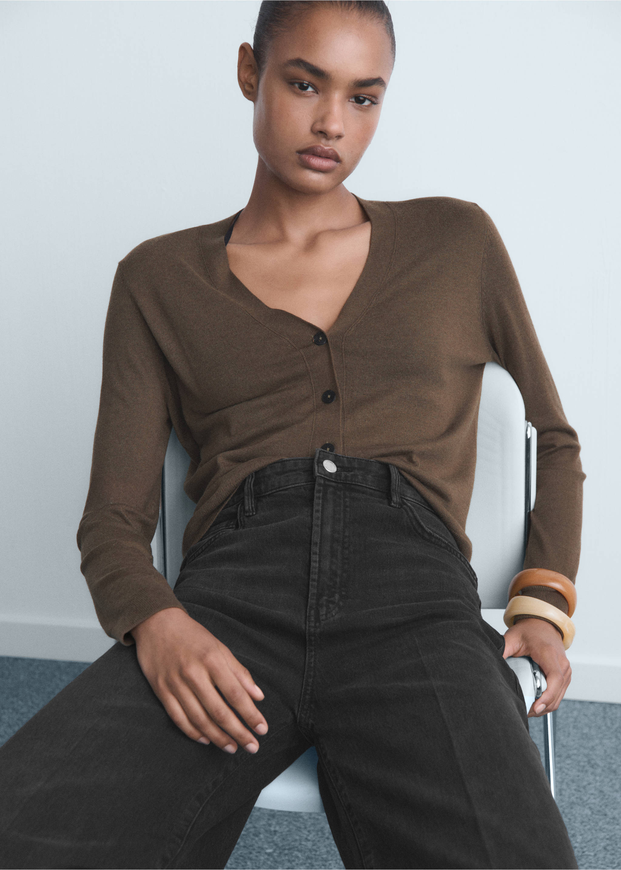 Jean large taille haute - Détail de l'article 2, Black denim. Ref: 17015801-00.