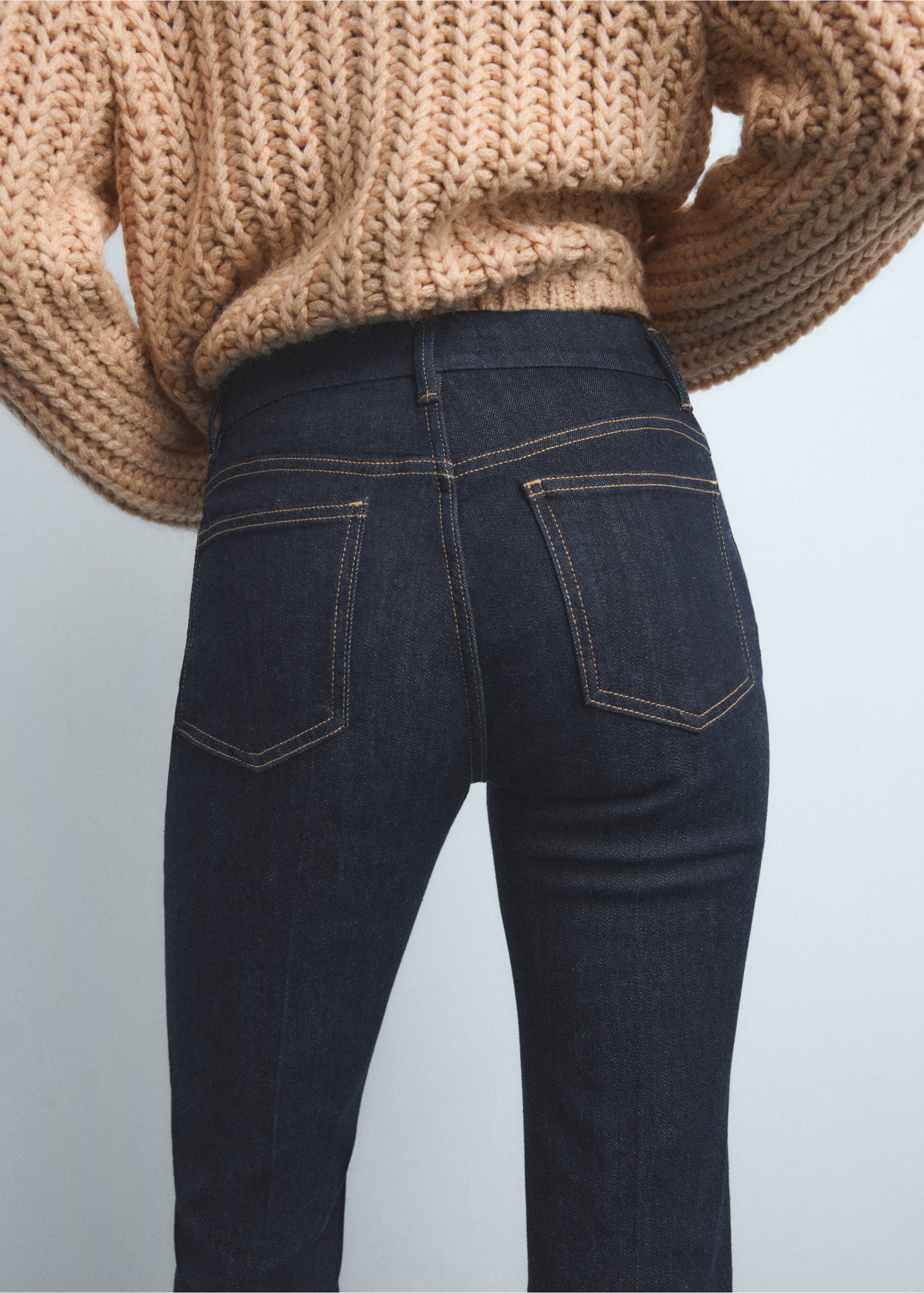 Violet flared high-rise jeans - Details of the article 6, Open Blue. Ref: 17015805-00.