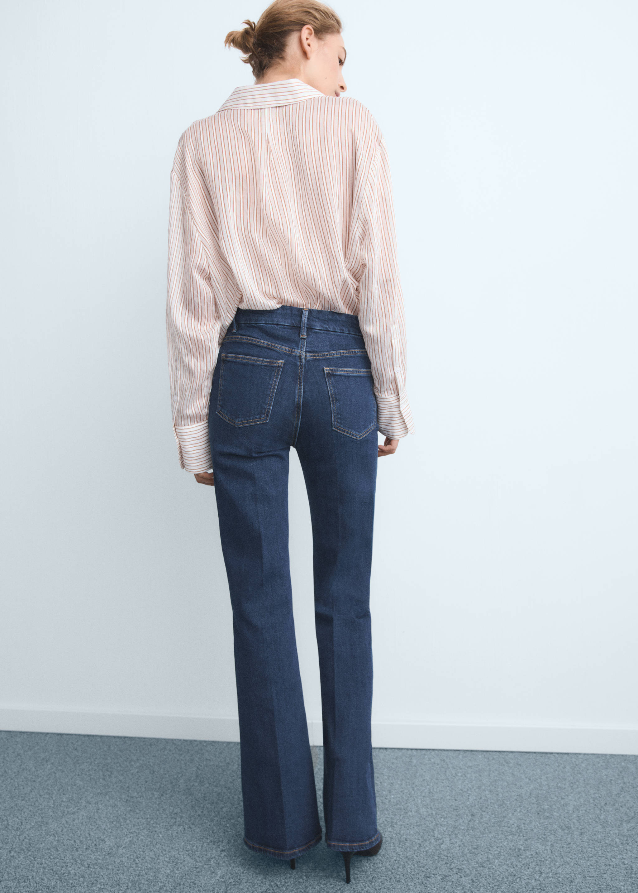 Violet flared high-rise jeans - Reverse of the article
