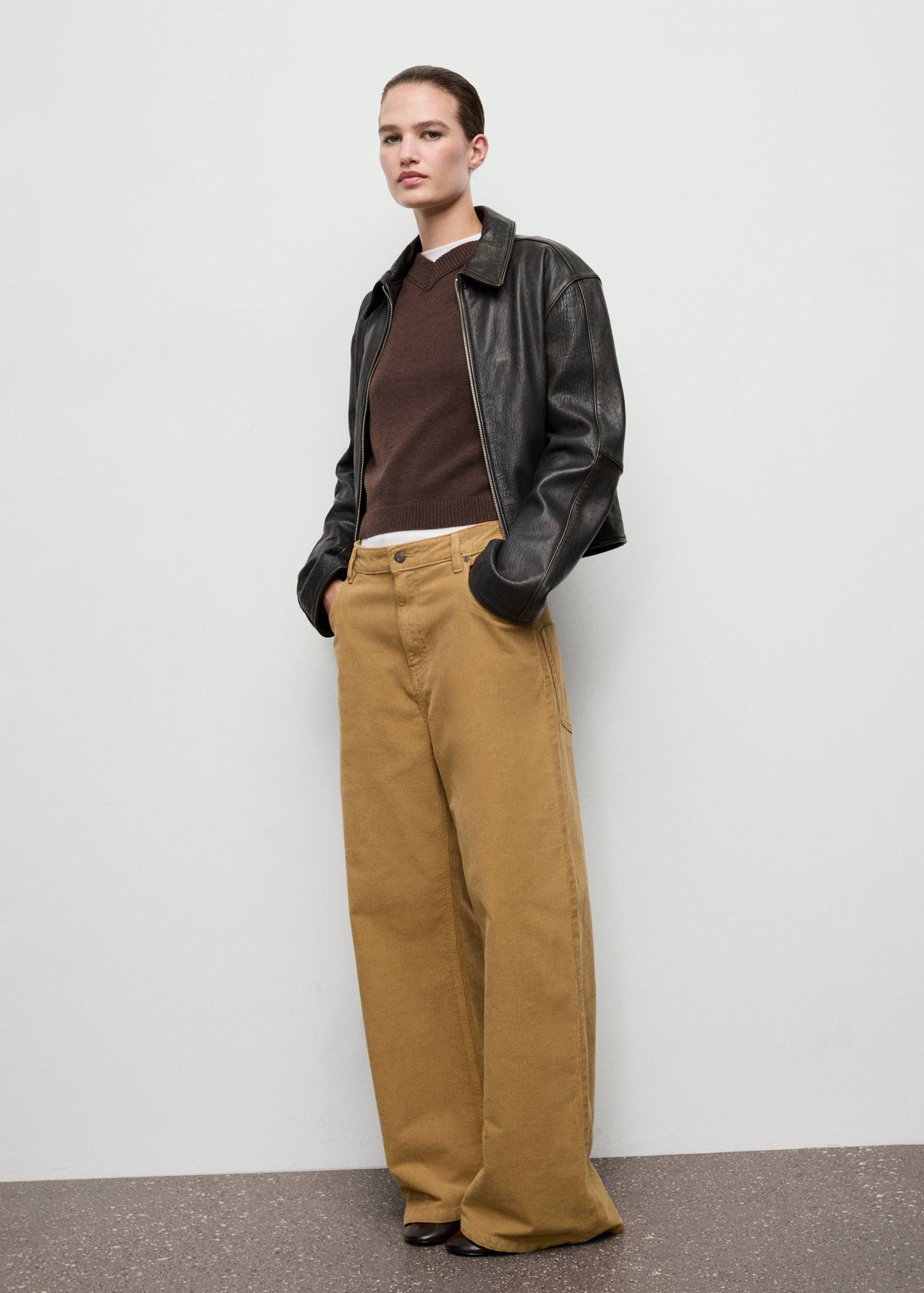 Wide leg low-rise corduroy jeans - General plane