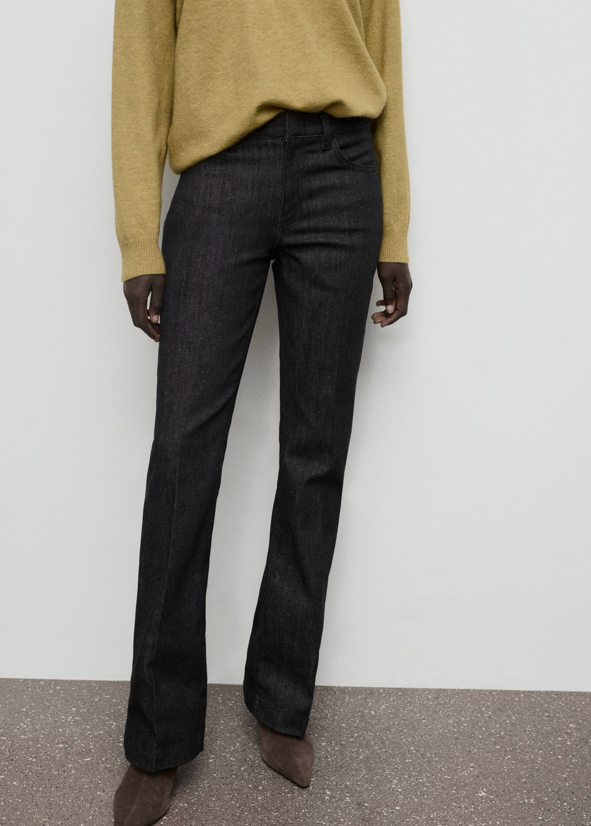 Jean flare taille mi-haute - Plan moyen