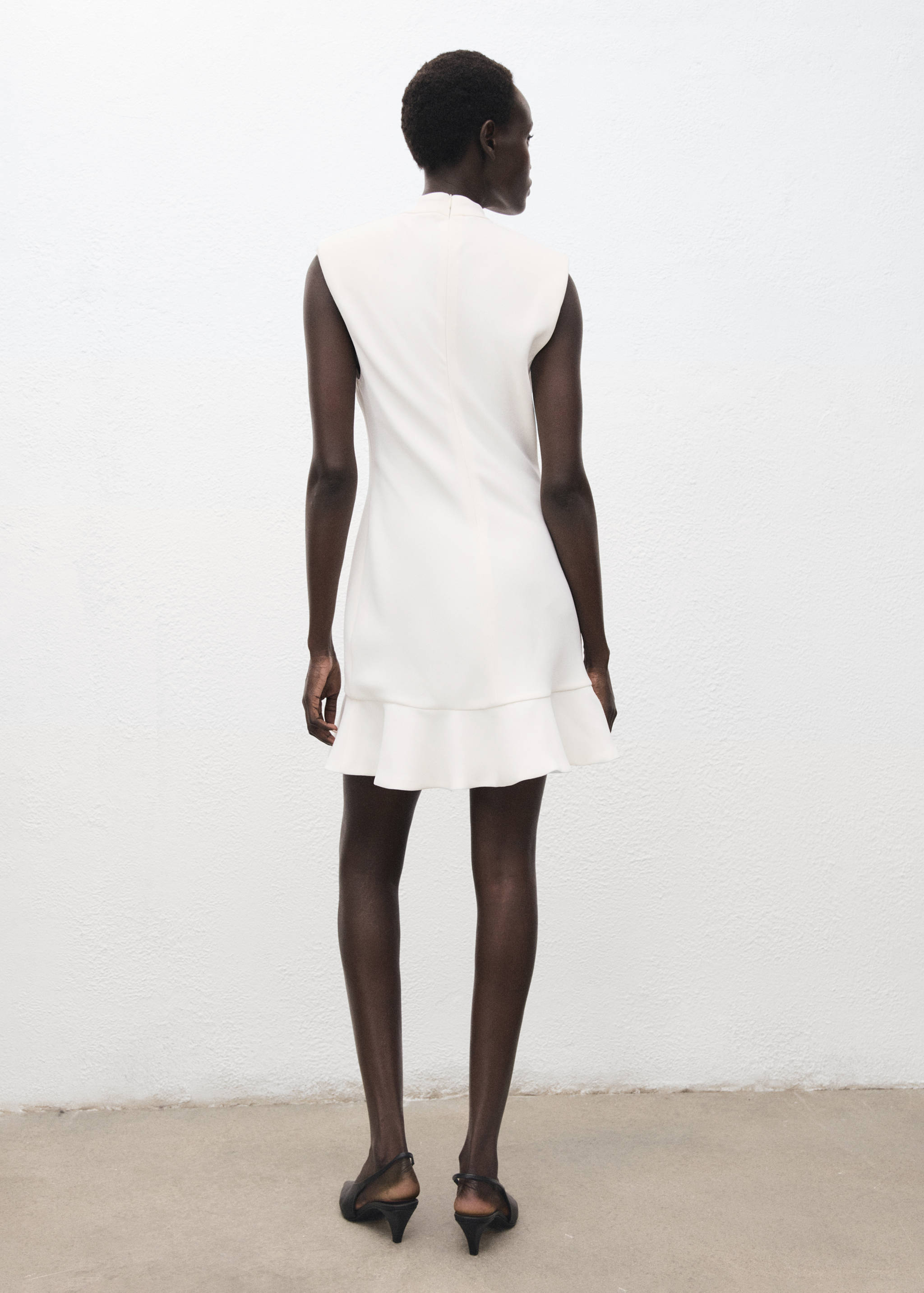 High-neck dress with ruffle - Reverse of the article