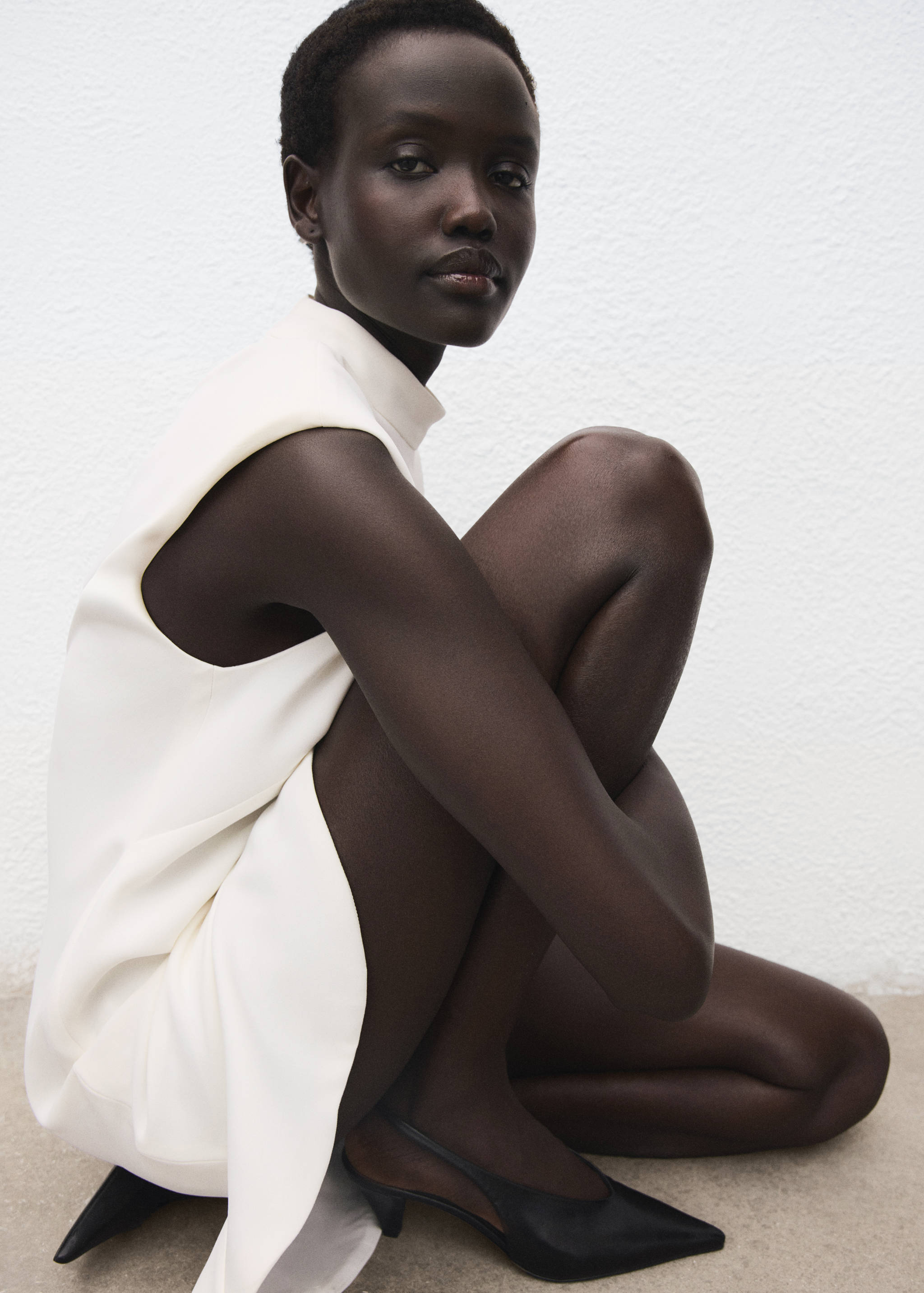 High-neck dress with ruffle - Details of the article 2