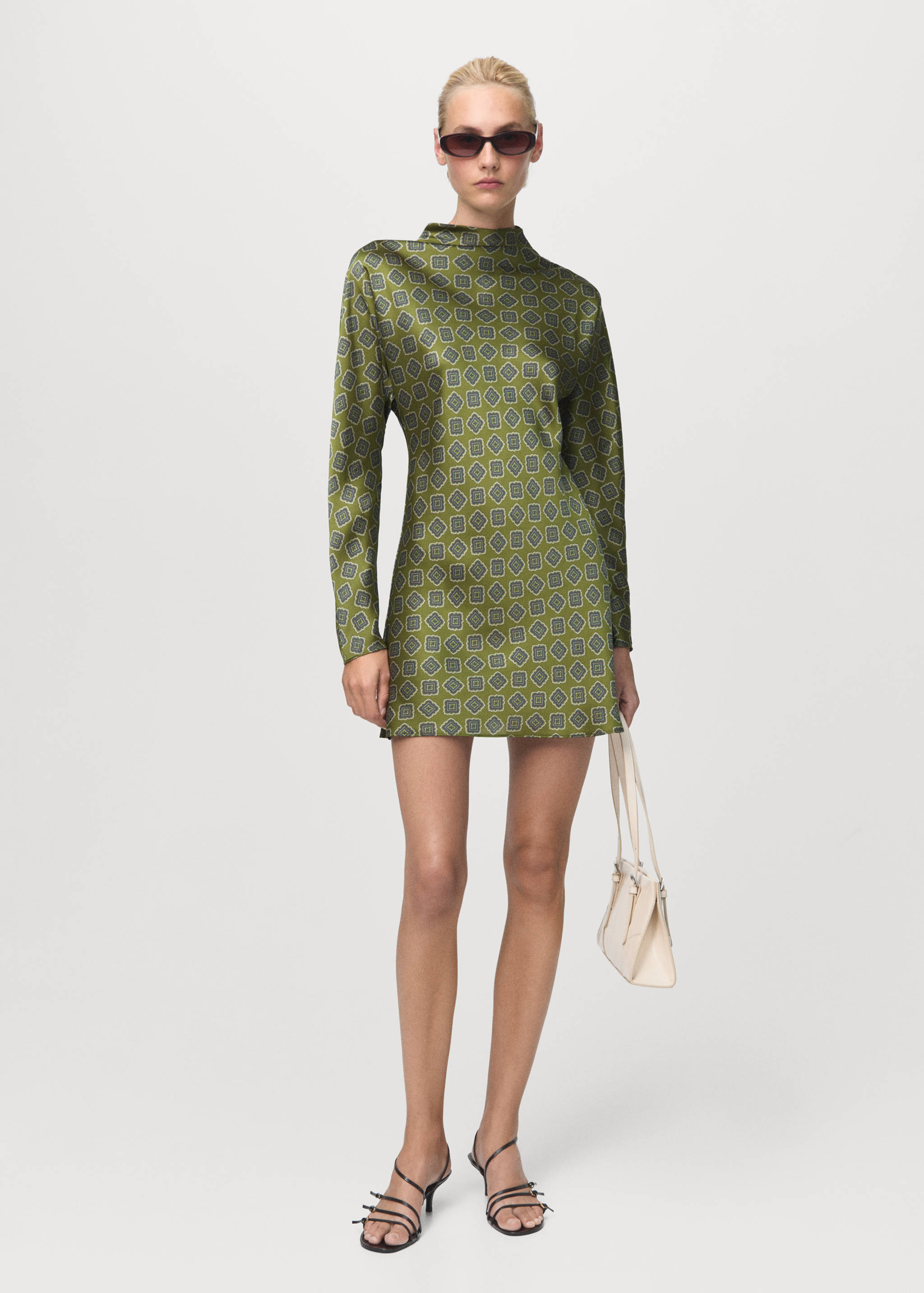 Φόρεμα σατέν εμπριμέ με ψηλό λαιμό - Γενικό πλάνο