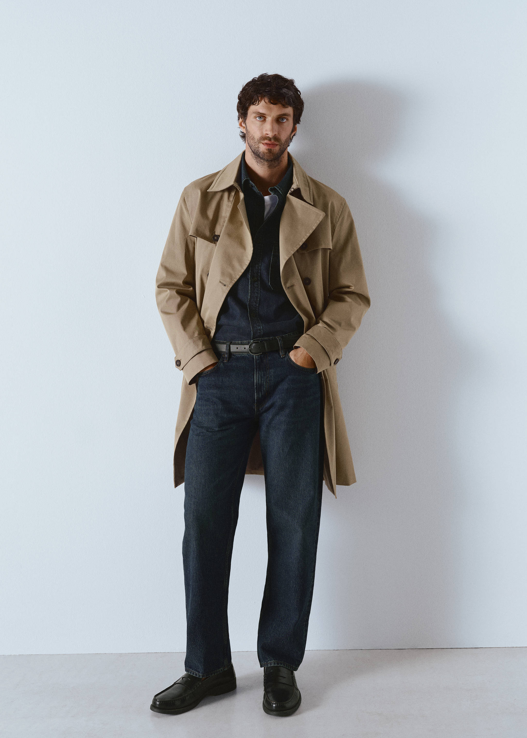 Water-repellent belted trench coat - Details of the article 3