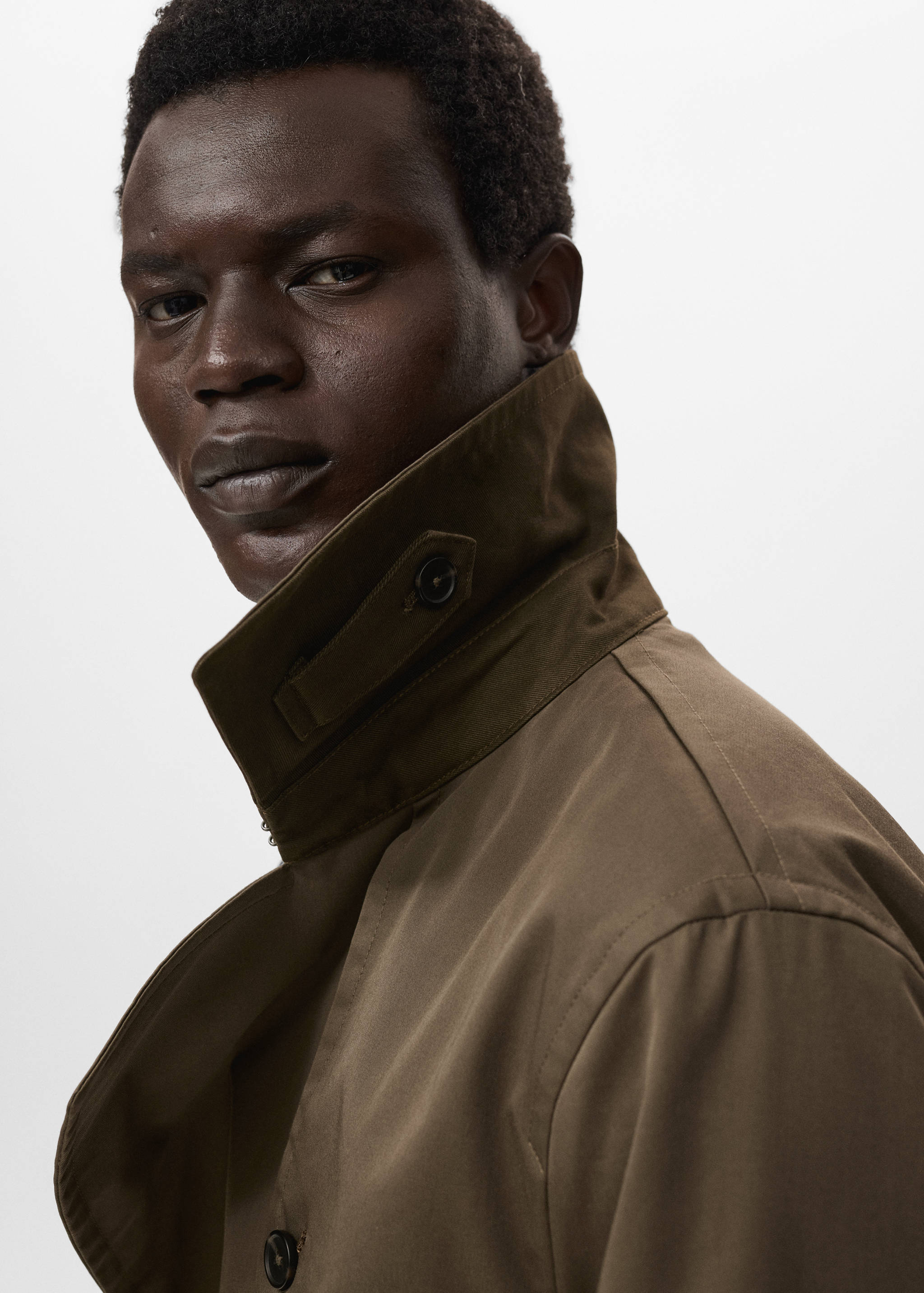 Water-repellent belted trench coat - Details of the article 1
