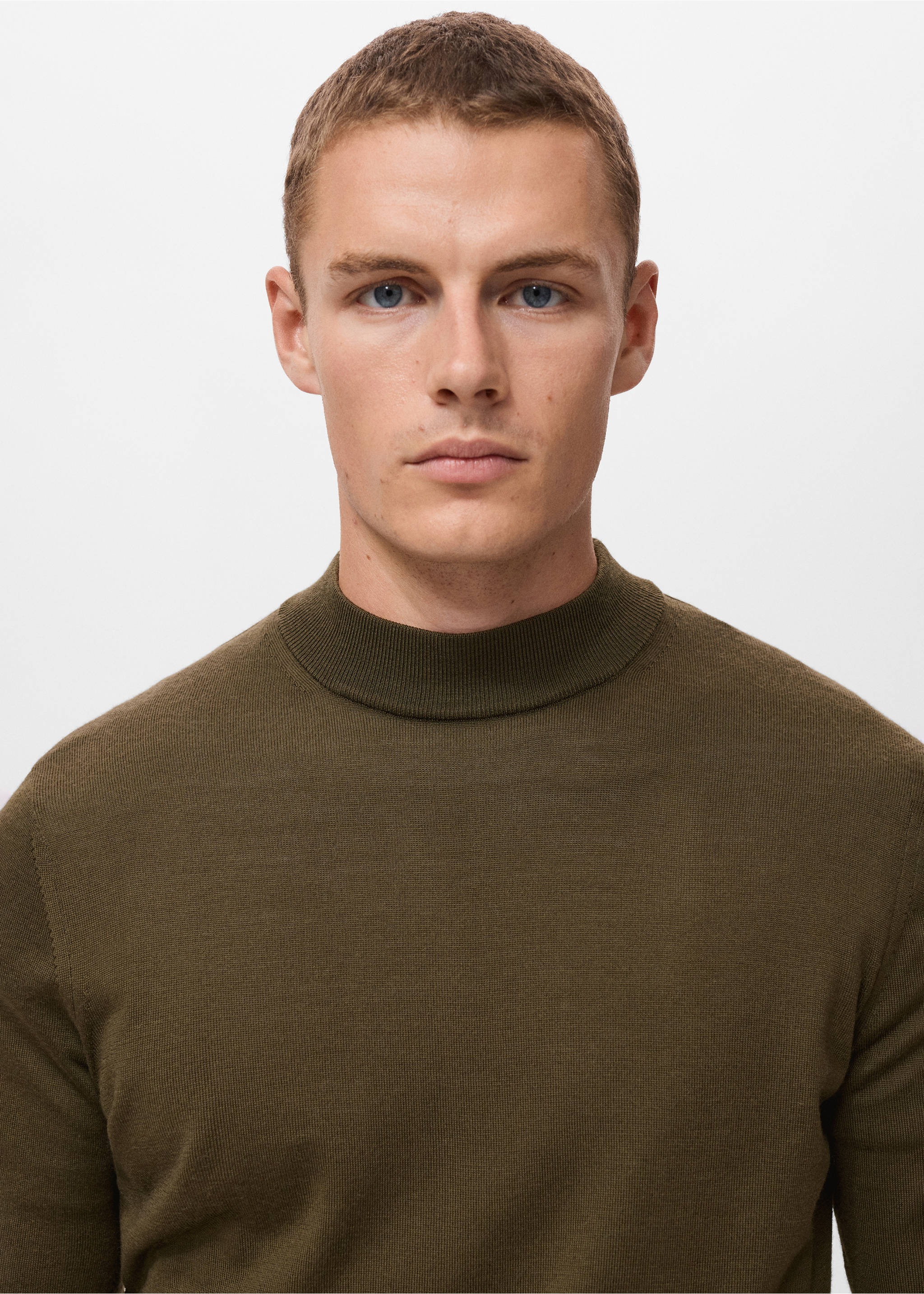 100% merino wool roll neck jumper - Details of the article 1, Olive Green. Ref: 17015973-00.