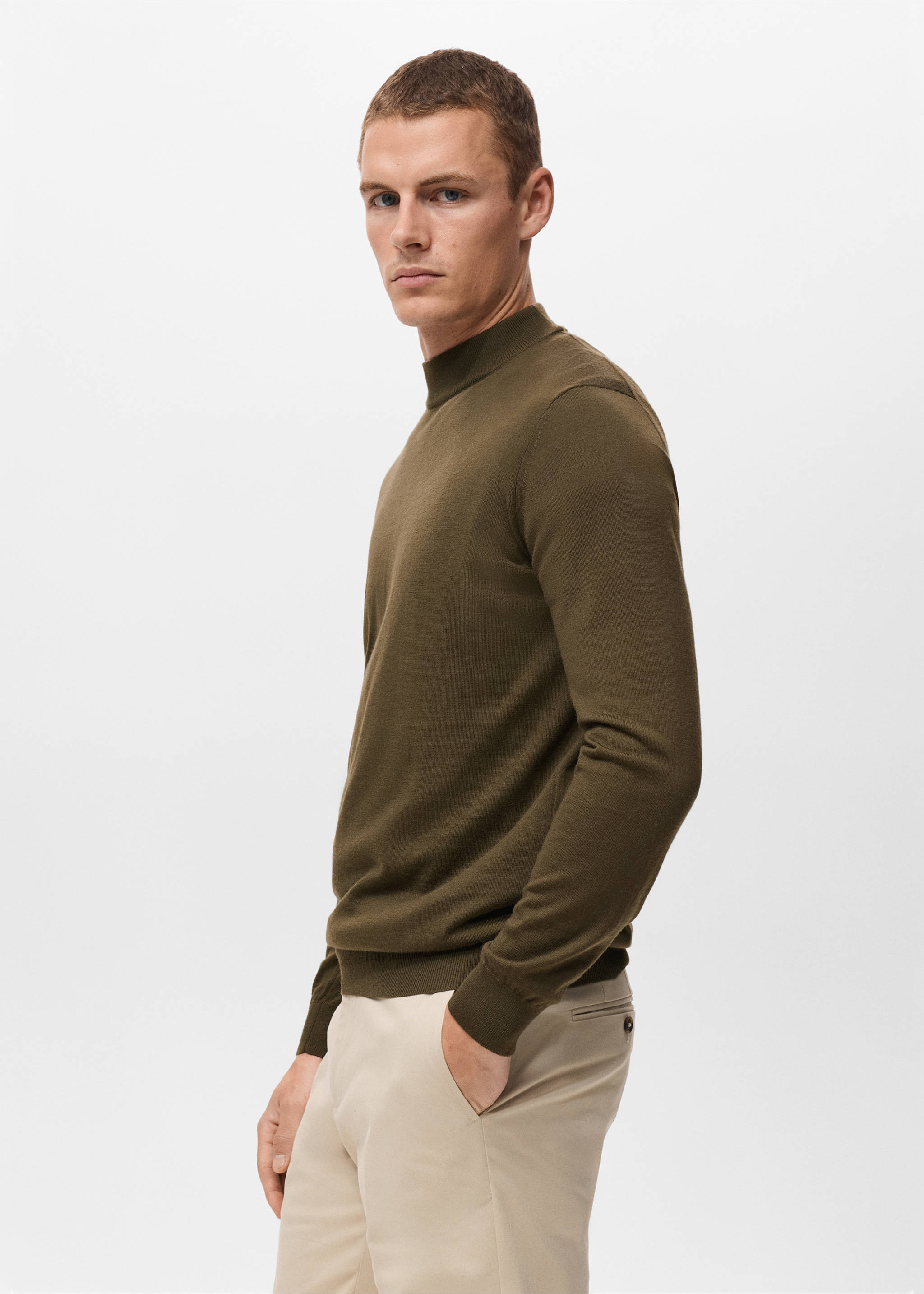 100% merino wool roll neck jumper - Details of the article 2, Olive Green. Ref: 17015973-00.