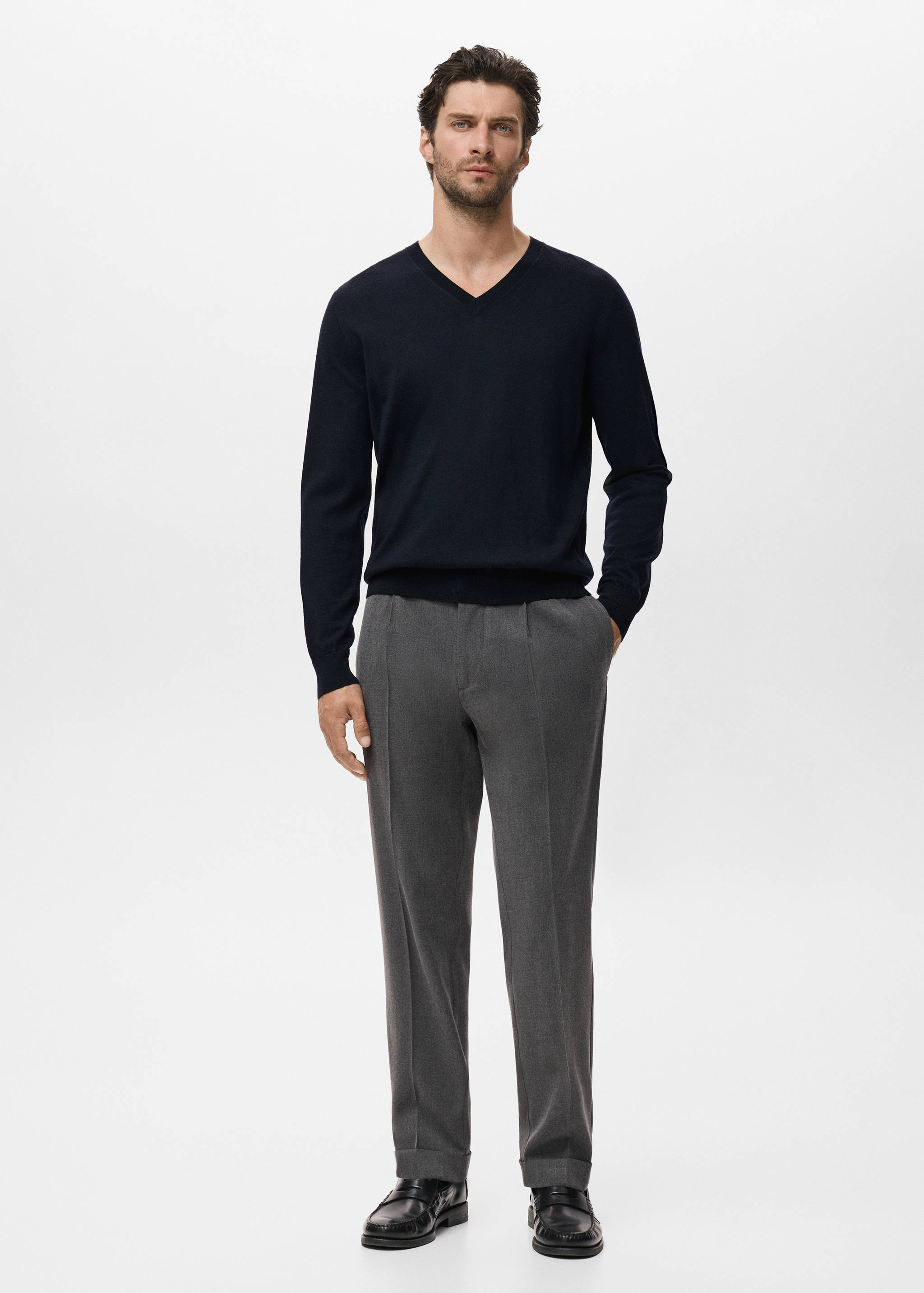 100% merino wool V-neck sweater - General plane