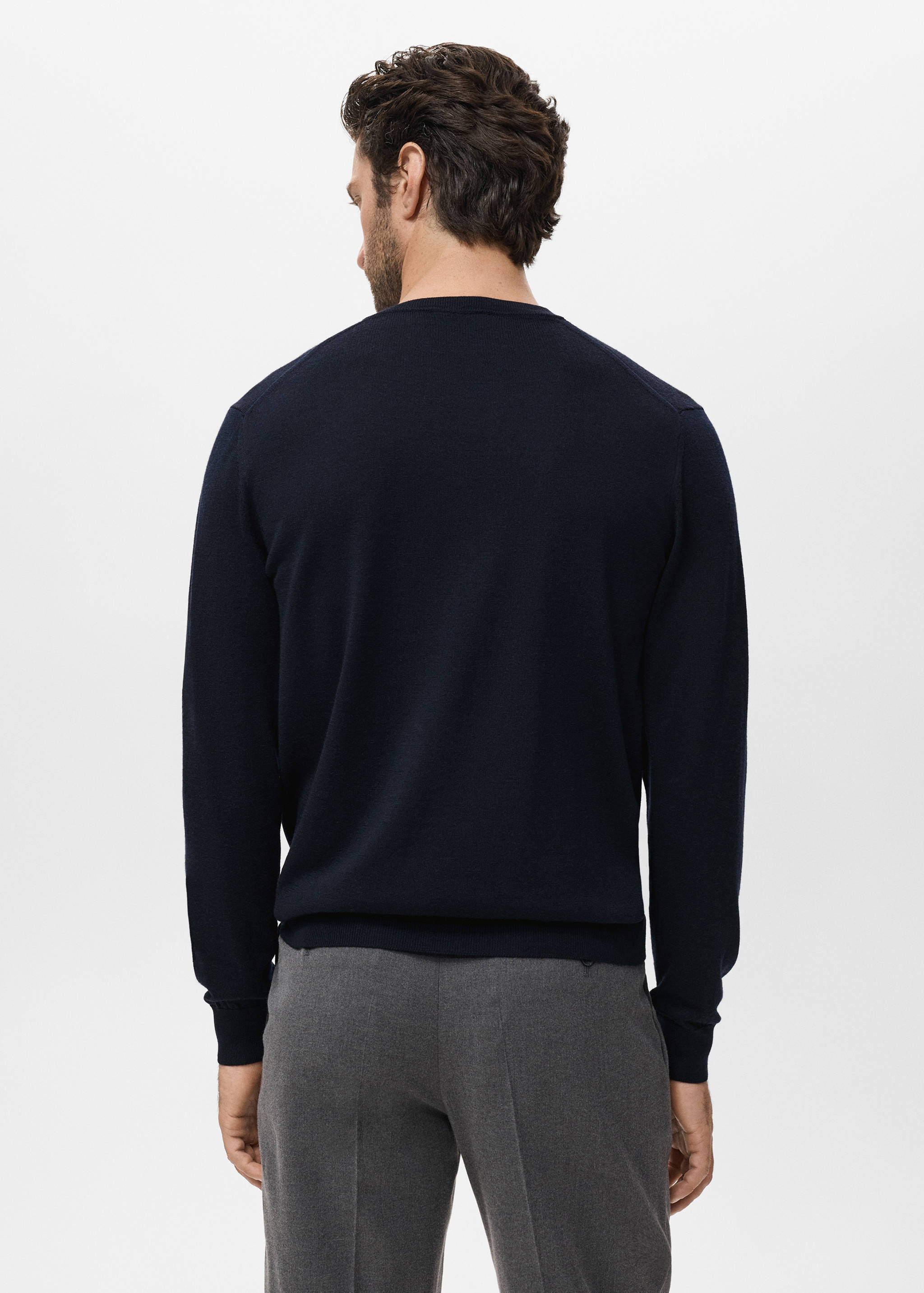 100% merino wool V-neck sweater - Reverse of the article
