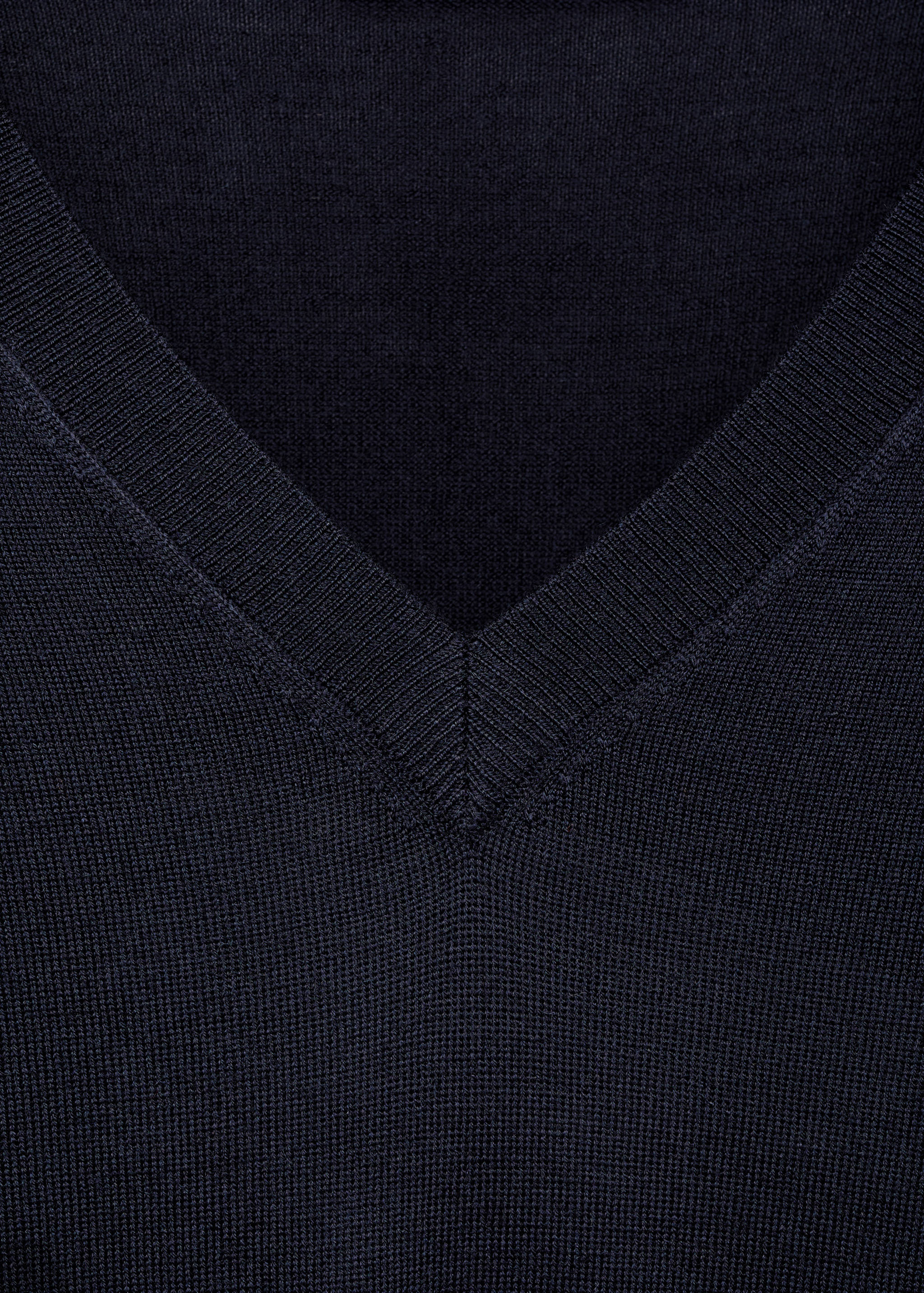 100% merino wool V-neck sweater - Details of the article 8