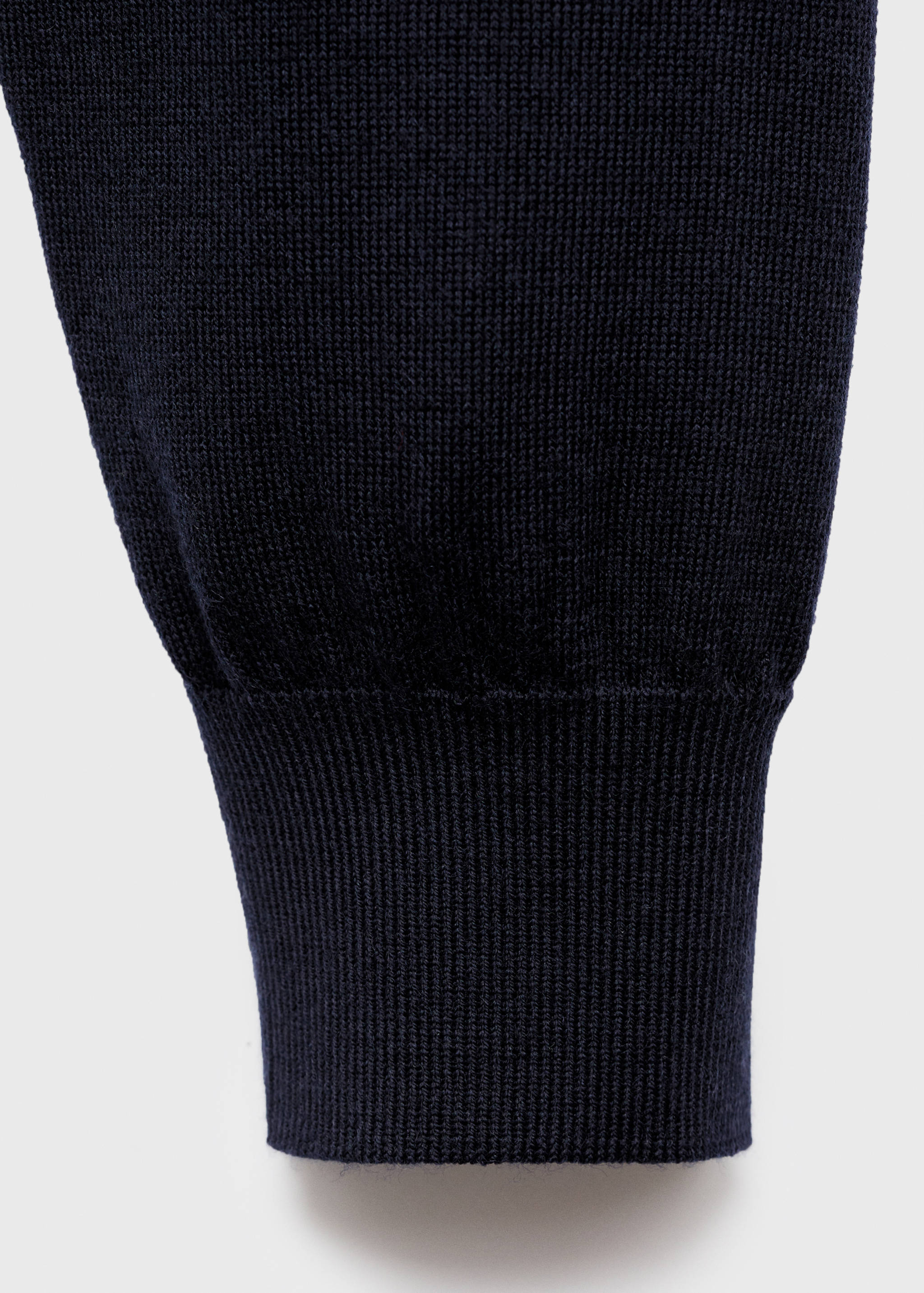 100% merino wool V-neck sweater - Details of the article 0