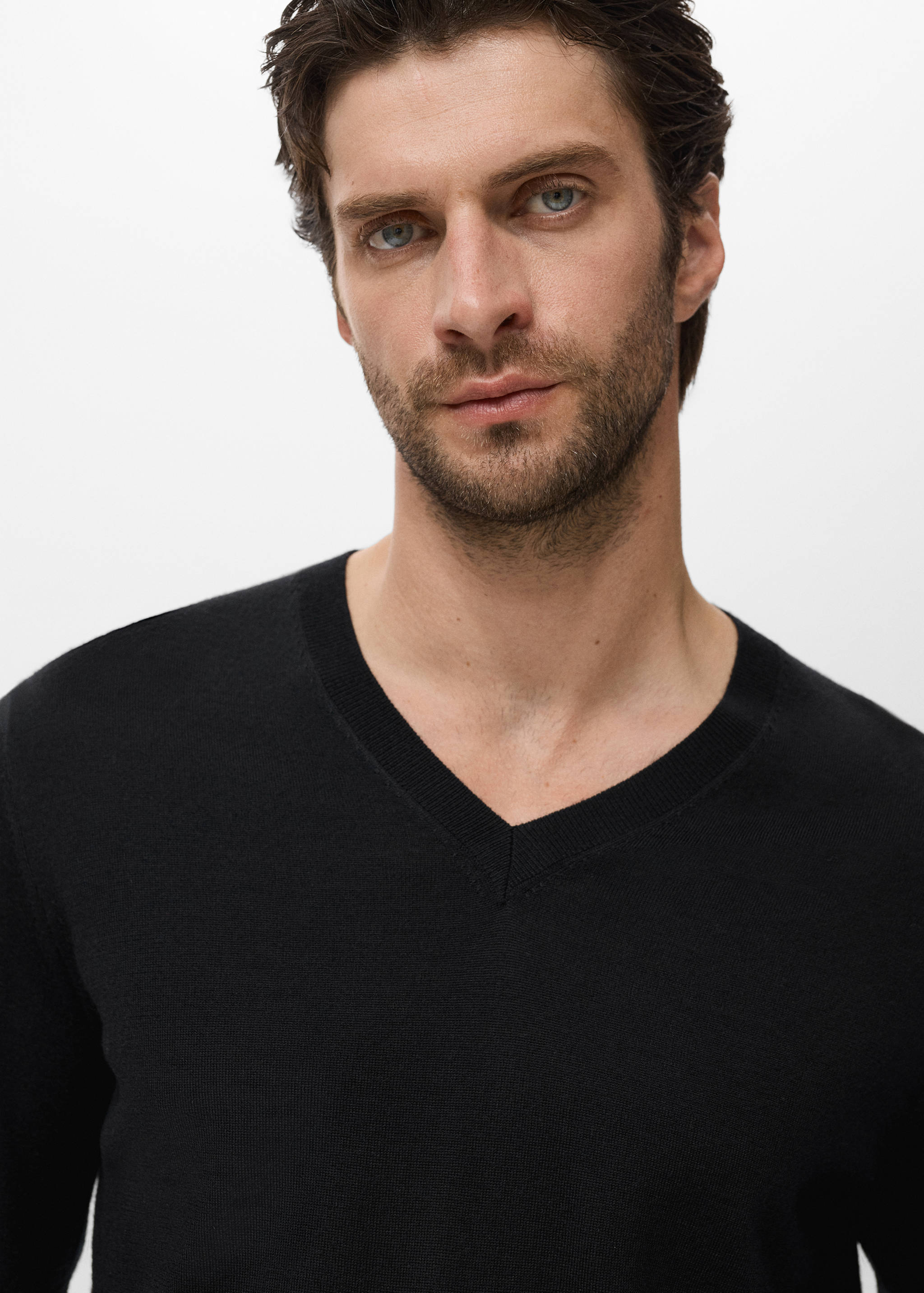 100% merino wool V-neck sweater - Details of the article 1