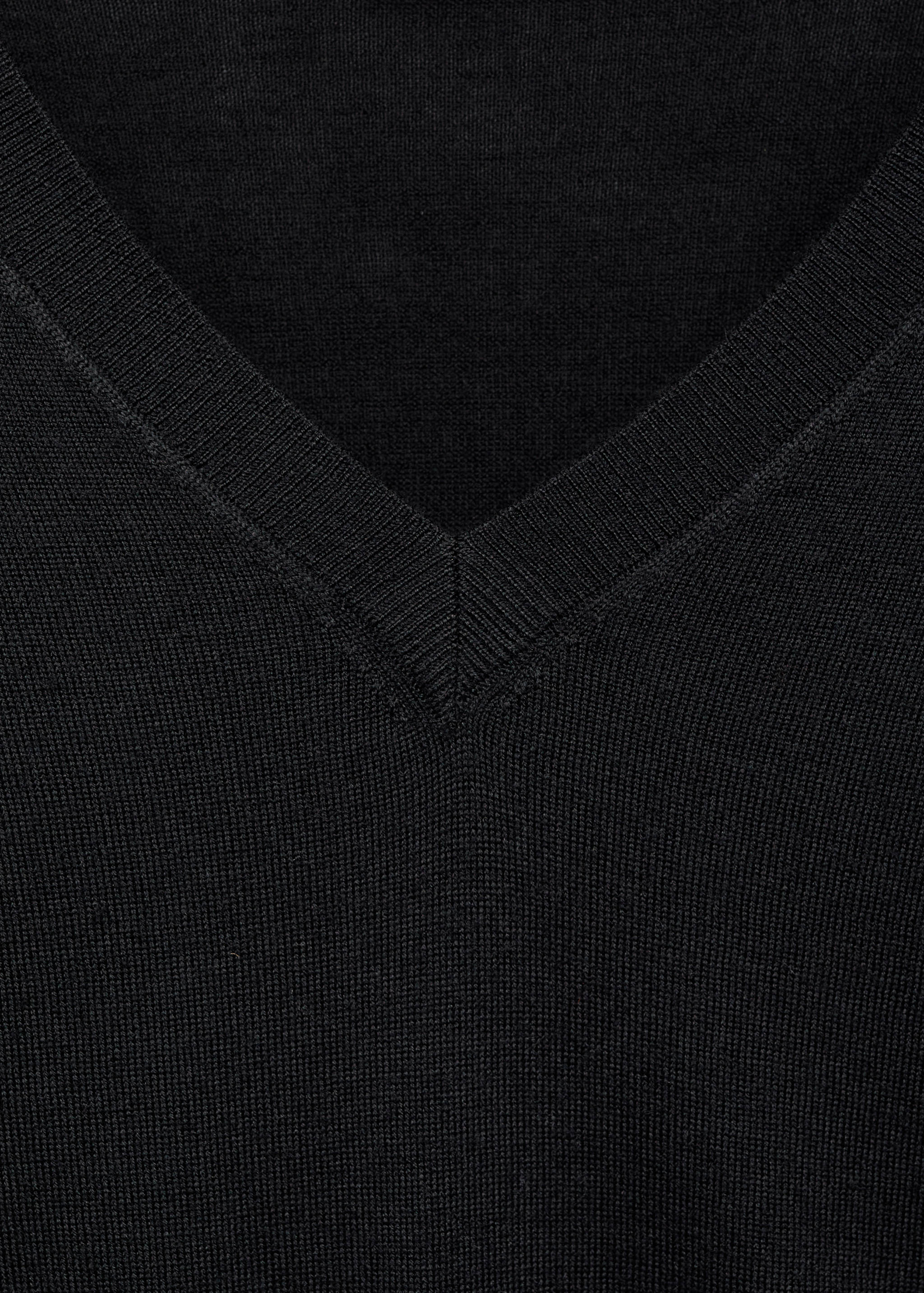 100% merino wool V-neck sweater - Details of the article 8