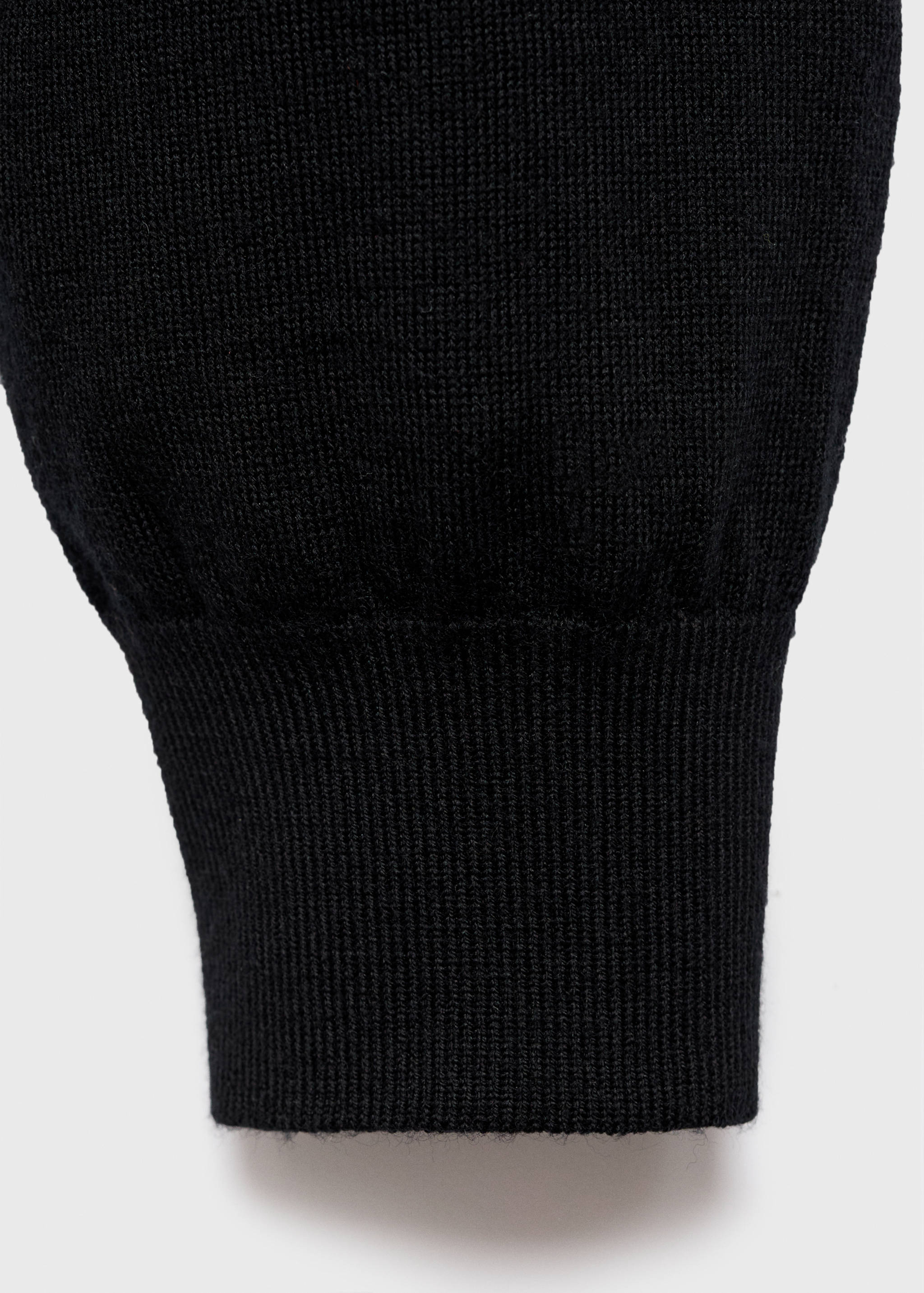 100% merino wool V-neck sweater - Details of the article 0