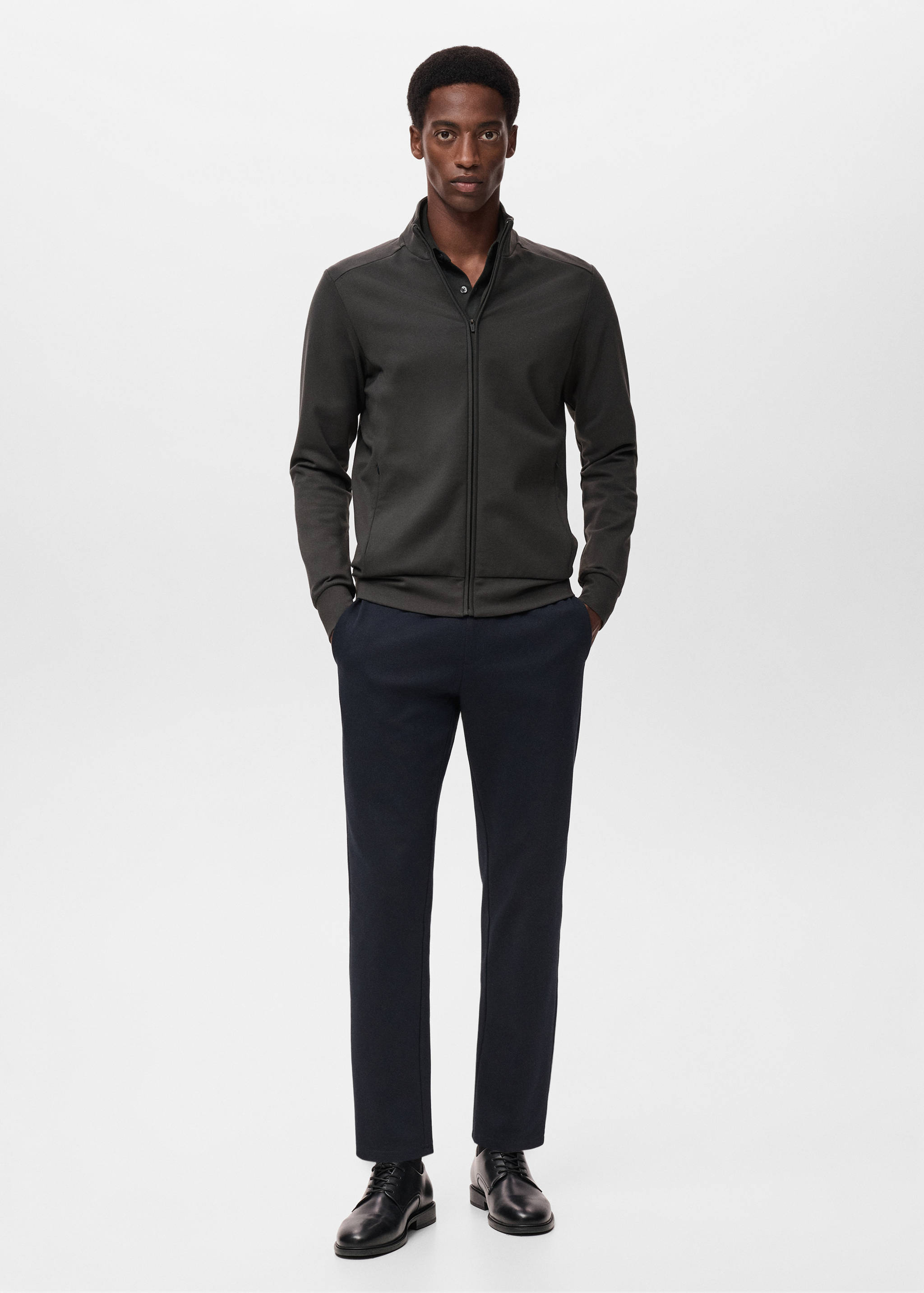 Толстовка стандартного кроя из технологичной ткани - Общий план