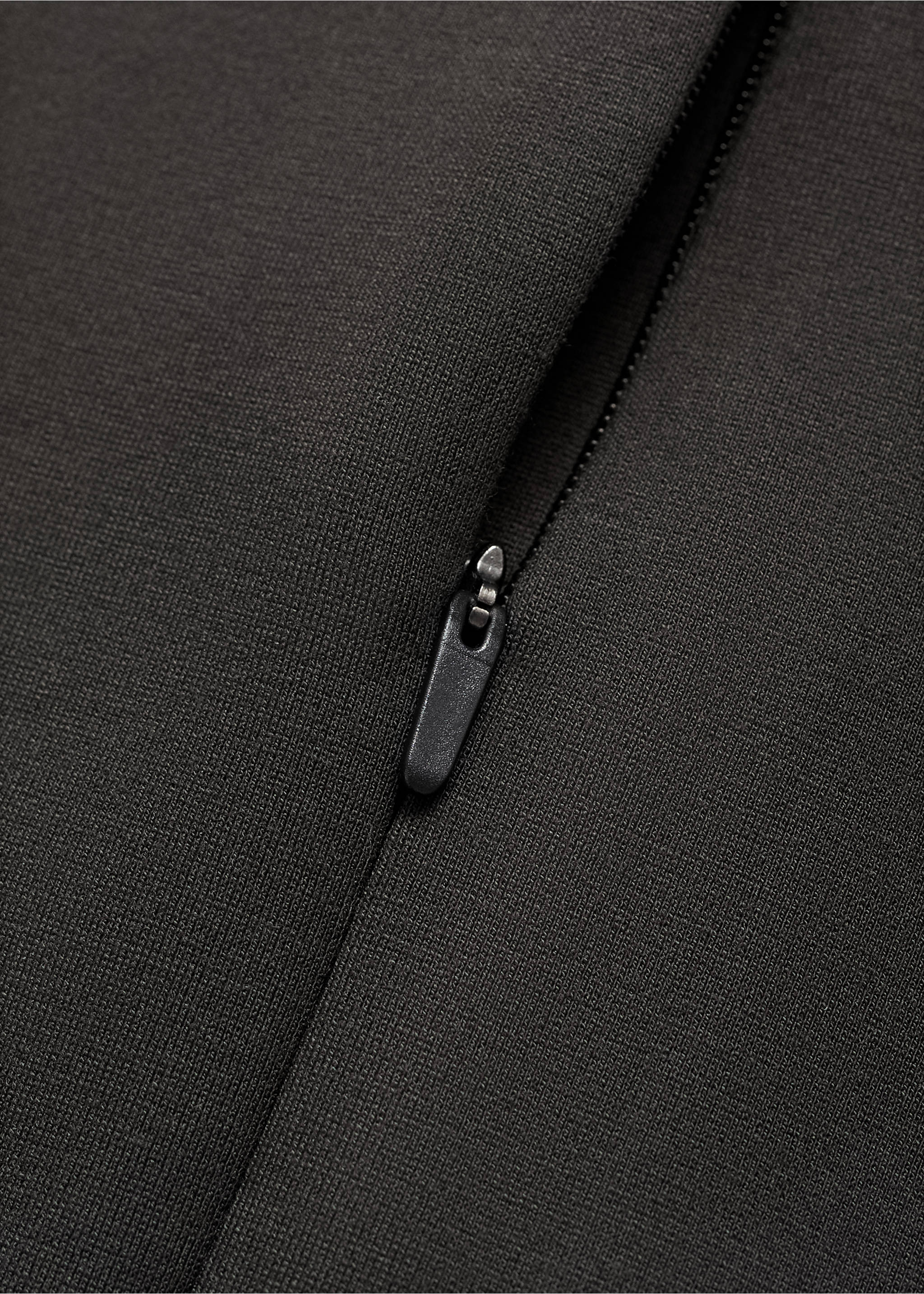 Sudadera técnica regular fit - Detalle del artículo 0, Verde oscuro. Ref: 17015978-00.